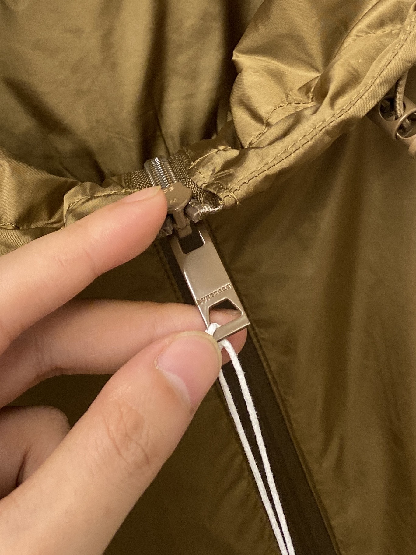 巴宝莉、2025新品夹克外套，时尚帅气，胸前刺绣装饰字母logo，简约百搭款，定制原版面料，不仅挺括，保