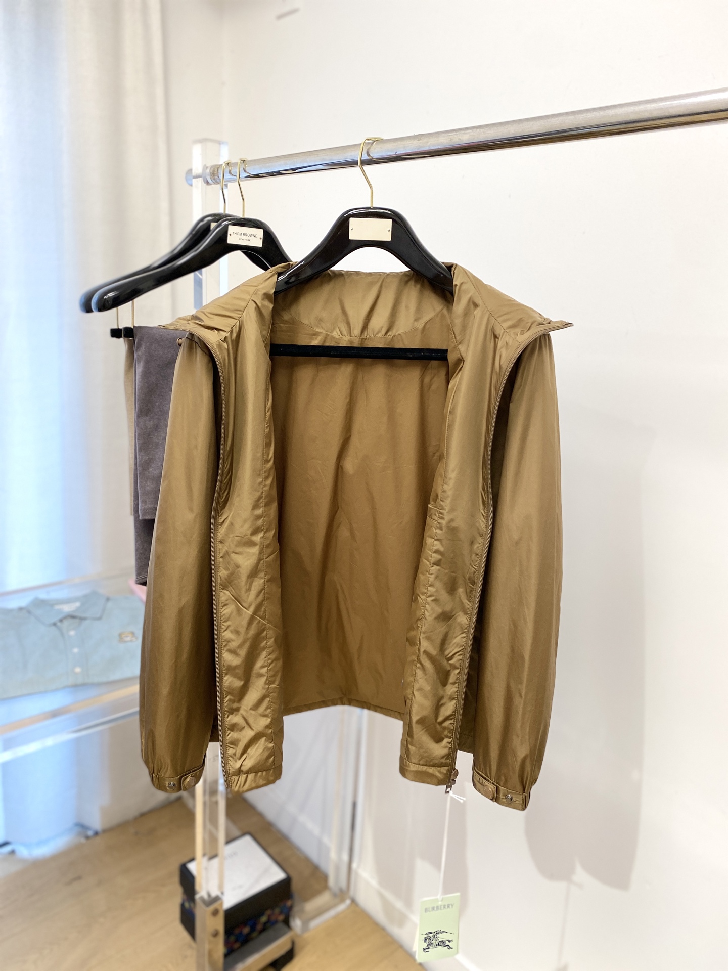 巴宝莉、2025新品夹克外套，时尚帅气，胸前刺绣装饰字母logo，简约百搭款，定制原版面料，不仅挺括，保