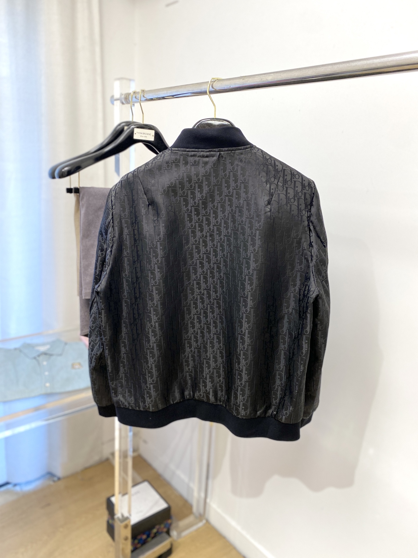 ￼ ￼ 迪奥、2025新品夹克外套，时尚帅气，胸前精致刺绣字母logo，简约百搭款，定制原版面料，不仅挺