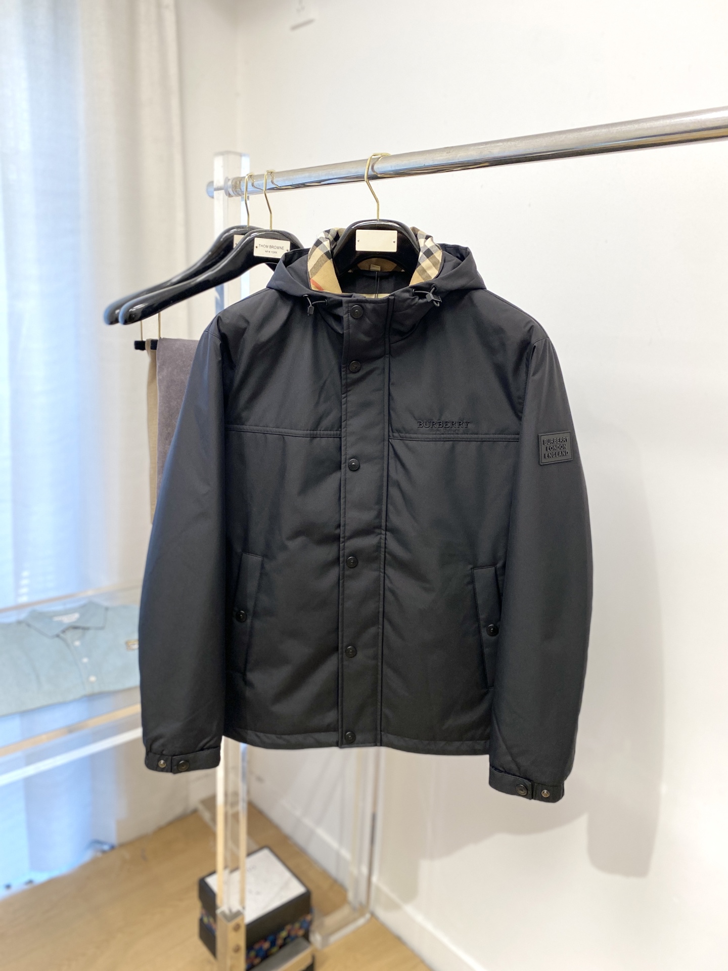 NO:525682,Burberry, new jacket, fashionable and handsome, exquisite embroidered letter logo on the chest, simple and versatile style, customized original fabric, not only crisp, maintains the trendy silhouette, and is comfortable to wear, and the yarn is more delicate, the number M-3XL, burberry, jackets & coats, jackets & coats, alexander wang19860909巴宝莉、新品夹克外套,时尚帅气,胸前精致刺绣字母logo,简约百搭款,定制原版面料,不仅挺括,保持潮流的廓形,又穿着舒适,纱织更细腻,码数M-3XL,,burberry,jackets & coats,jackets & coats,alexander wang,Men's clothing