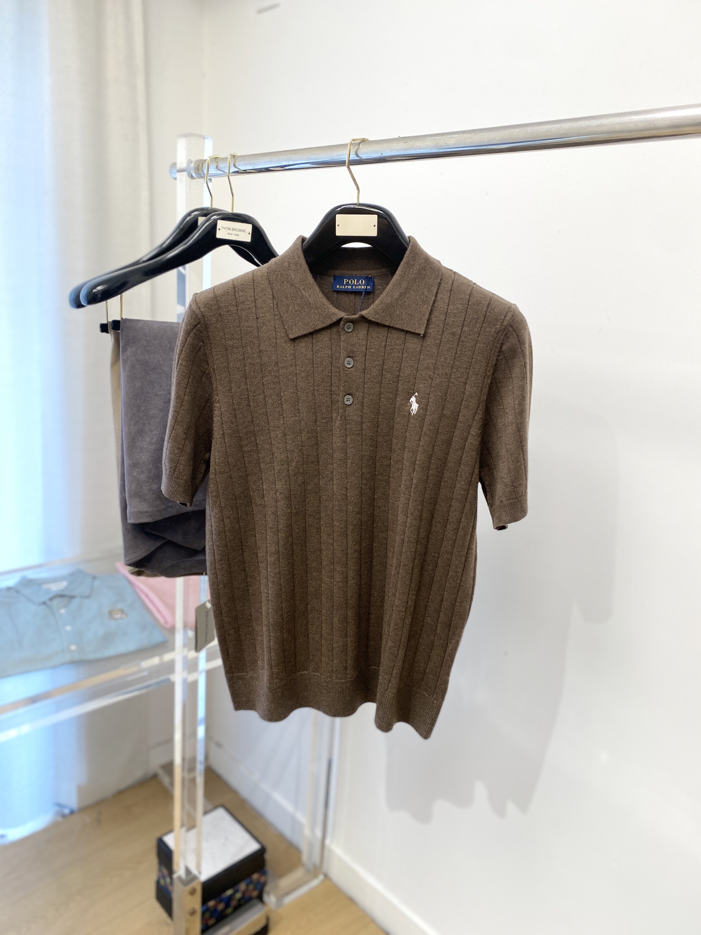 NO:537513,POLO, the latest knitted short-sleeved T-shirt in 2025, handsome and fashionable, exquisite embroidered pattern logo on the chest, simple and versatile style. The fabric cotton is not only crisp, maintains the trendy silhouette, and is also comfortable to wear, and the yarn is more delicate, the number M-3XL, T-shirt,tees, t-shirt,alexander wang19860909POLO、2025最新款针织短袖T恤,帅气时尚,胸前精致刺绣图案logo,简约百搭款.面料棉 不仅挺括,保持潮流的廓形,又穿着舒适,纱织更细腻,码数M-3XL,,T-shirt,tees，t-shirt,alexander wang,Men's clothing