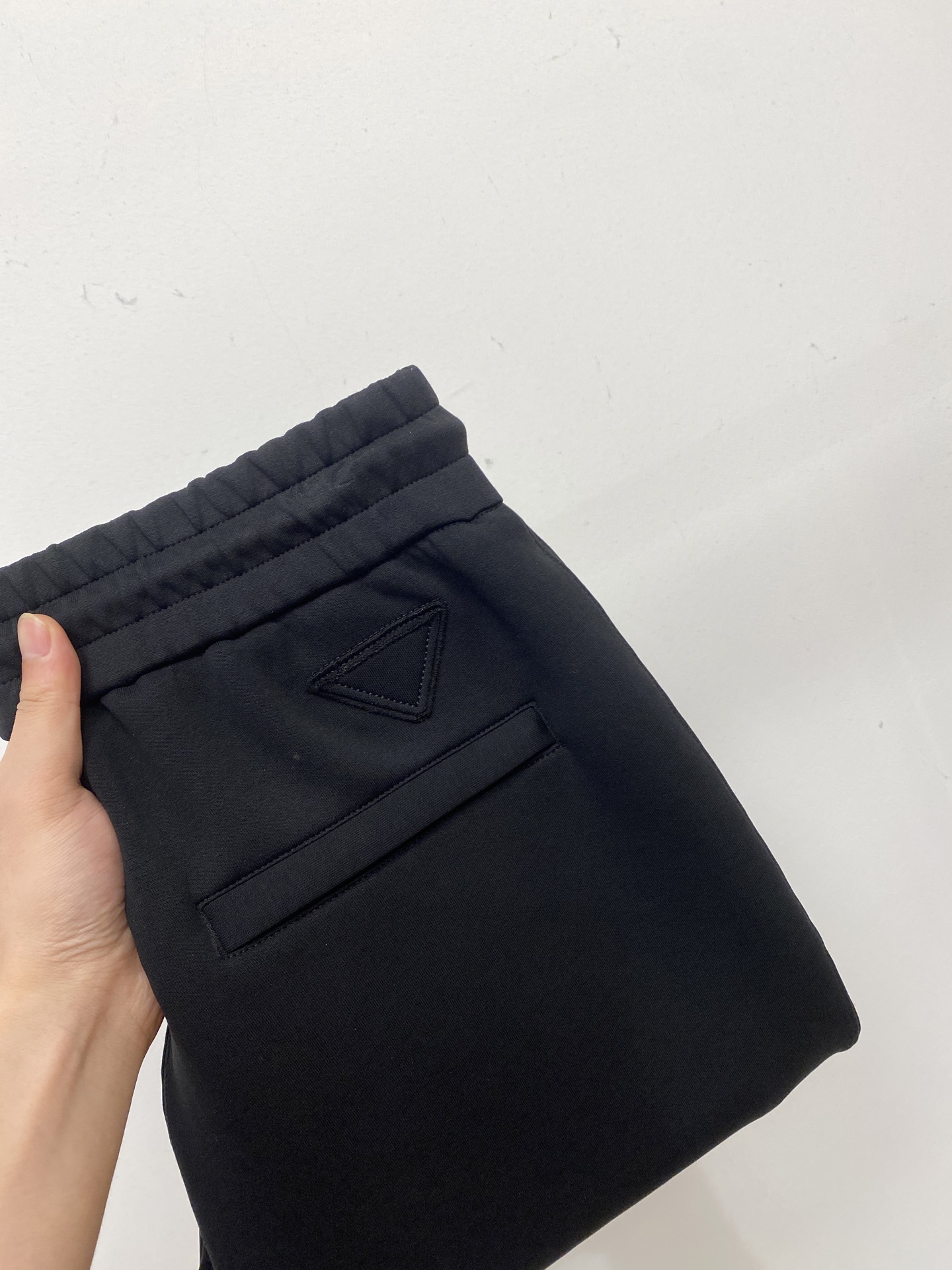 NO:530085,Prada, hot casual pants, high elasticity, slimming, simple and versatile, with fine workmanship, every needle can be seen attentively. Many celebrities and internet celebrities love the most, lengthen their body proportions!  Micro-spin ^_^Comfortable fabric Details M-2XL, prada, alexander wang19860909普拉达、爆款休闲裤 高弹显瘦必爆简约百搭爆款,做工精细,每一针都看得到用心,超多明星网红最爱 拉长身材比例哦！微弹 ^_^舒适面料 细节体码数M-2XL,,prada,alexander wang,Men's clothing