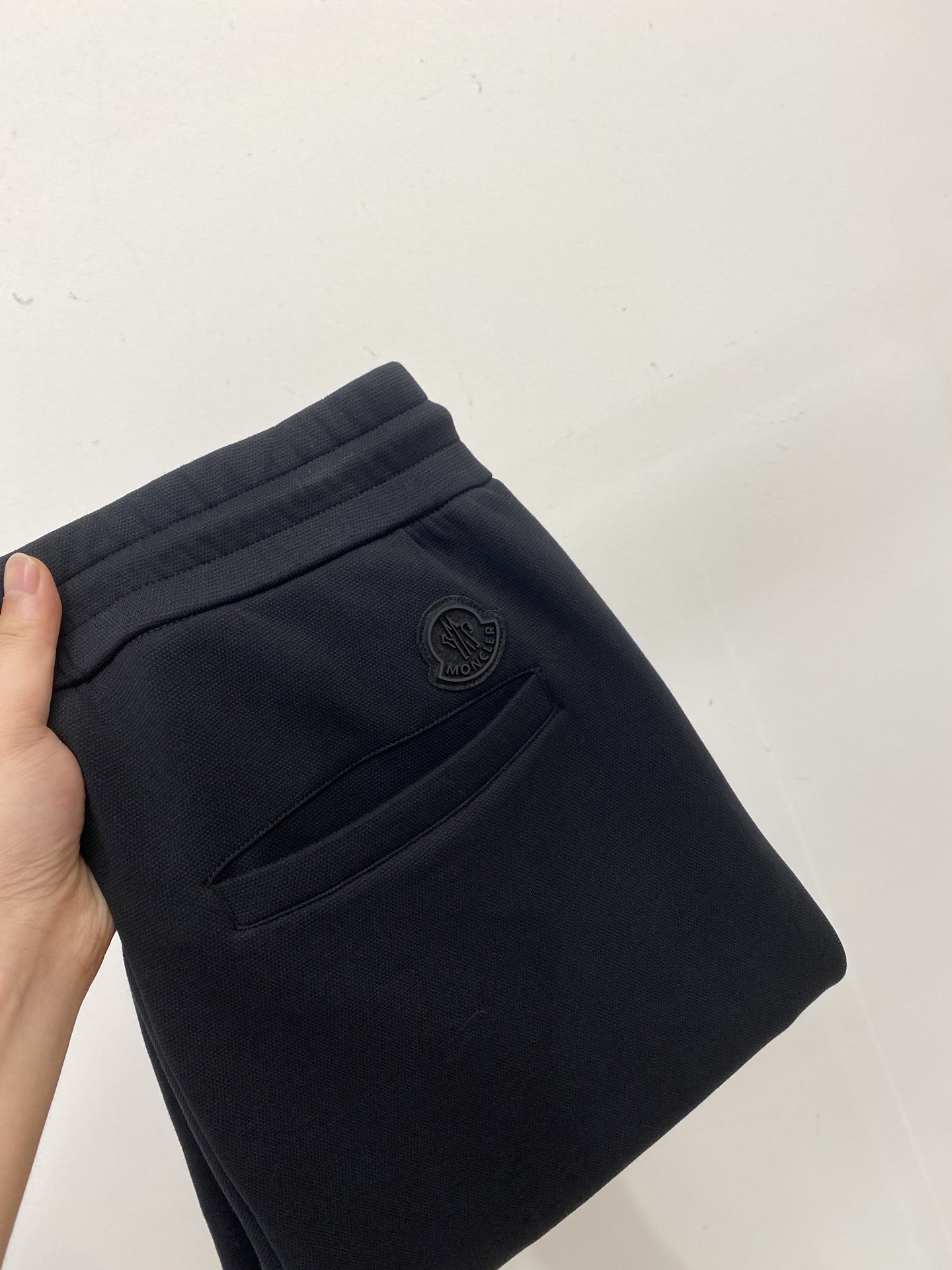 NO:530086,The cover-up and popular casual pants are very elastic and slimming. They are simple and versatile. They are finely made and can be seen with care. Many celebrities and internet celebrities love each one. They are so popular with their body proportions!  Micro-spin ^_^Comfortable fabric Details M-2XL, Moncler, alexander wang19860909蒙口、爆款休闲裤 高弹显瘦必爆简约百搭爆款,做工精细,每一针都看得到用心,超多明星网红最爱 拉长身材比例哦！微弹 ^_^舒适面料 细节体码数M-2XL,,Moncler,alexander wang,Men's clothing