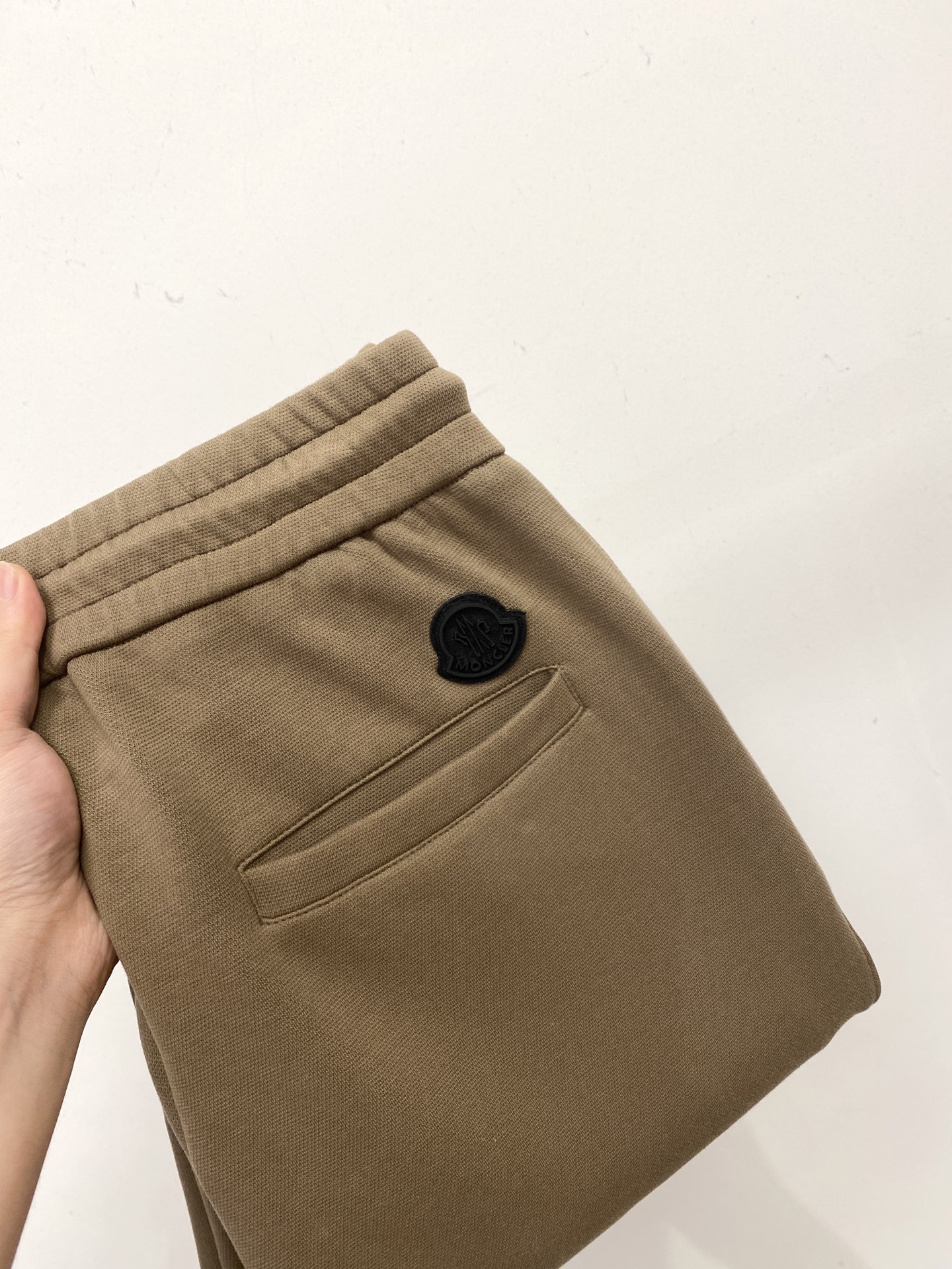 NO:530088,The cover-up and popular casual pants are very elastic and slimming. They are simple and versatile. They are finely made and can be seen with care. Many celebrities and internet celebrities love each one. They are so popular with their body proportions!  Micro-spin ^_^Comfortable fabric Details M-2XL, Moncler, alexander wang19860909蒙口、爆款休闲裤 高弹显瘦必爆简约百搭爆款,做工精细,每一针都看得到用心,超多明星网红最爱 拉长身材比例哦！微弹 ^_^舒适面料 细节体码数M-2XL,,Moncler,alexander wang,Men's clothing