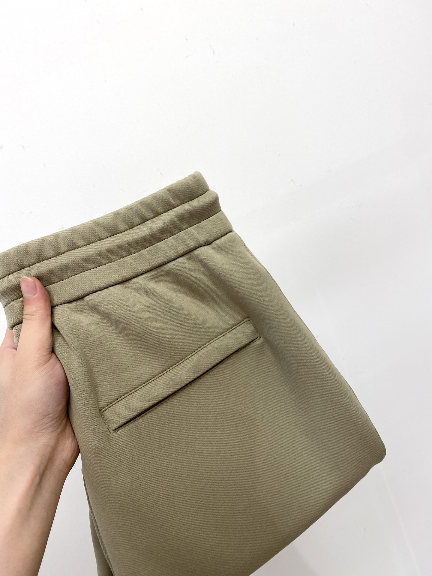 NO:527925,Prada, 2025 hot casual pants, high elasticity and slimming, simple and versatile hot style, fine workmanship, every needle can be seen attentively, many celebrity internet celebrities love the most, lengthen the body proportions!  Micro-spin ^_^Comfortable fabric Details M-2XL, prada, alexander wang19860909普拉达、2025爆款休闲裤 高弹显瘦必爆简约百搭爆款,做工精细,每一针都看得到用心,超多明星网红最爱 拉长身材比例哦！微弹 ^_^舒适面料 细节体码数M-2XL,,prada,alexander wang,Men's clothing