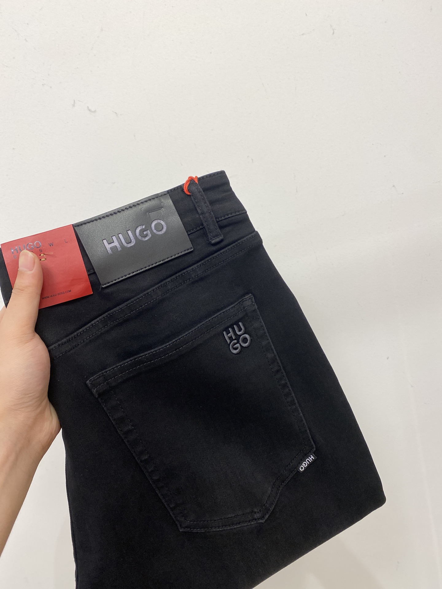 NO:530050,HUGO, latest products, special counters are available at the same time, original singles, washable casual jeans, imported original washable elastic fabric, comfortable and elastic, original hardware and auxiliary decorative logo, super positive style, extremely high grade, counter quality, fashionable and stylish upper body, 29-42, jeans, alexander wang19860909HUGO、 最新品,专柜同步有售,原单狠货,水洗休闲牛仔裤,进口原版水洗弹力面料,舒适有弹性,原版五金辅料装饰logo,版型超正,档次极高,专柜品质,上身时尚有型,码数29-42,,jeans,alexander wang,Men's clothing
