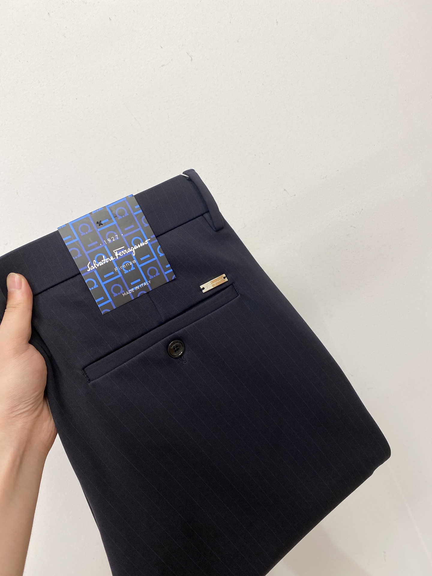 NO:530053,Ferragamo, hot casual trousers, high elasticity, slimming, simple and versatile, with fine workmanship, every needle can be seen attentively. Many celebrities and internet celebrities love the most, lengthen their body proportions!  Micro-spin ^_^ Comfortable fabric Details 29-42, ferragamo, alexander wang19860909菲拉格慕、爆款休闲西裤 高弹显瘦必爆简约百搭爆款,做工精细,每一针都看得到用心,超多明星网红最爱 拉长身材比例哦！微弹 ^_^舒适面料 细节体码数29-42,,ferragamo,alexander wang,Men's clothing