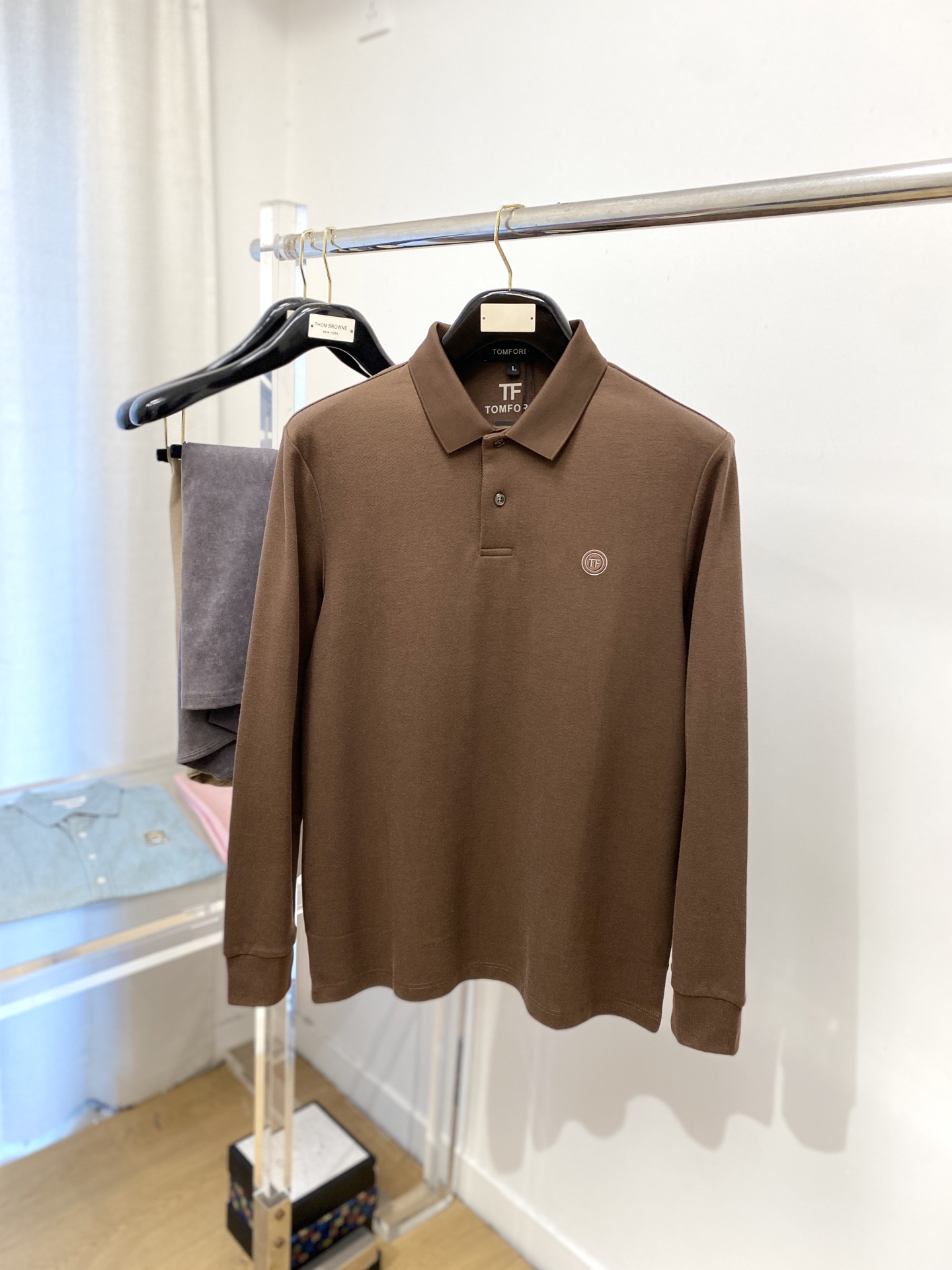 NO:526850,TF, 2025 new long-sleeved sweatshirt, handsome and fashionable, top-grade embroidered and printed decorative letter logo on the chest, simple and versatile style. The fabric cotton is not only crisp, maintains the trendy silhouette, but also comfortable to wear, and the yarn is more delicate, the number M-4XL,,tom ford,hoodie, sweatshirts, alexander wang19860909TF、2025新品长袖卫衣,帅气时尚,胸前顶级刺绣印胶装饰字母logo,简约百搭款.面料棉 不仅挺括,保持潮流的廓形,又穿着舒适,纱织更细腻,码数M-4XL,,tom ford,hoodie,sweatshirts,alexander wang,Men's clothing