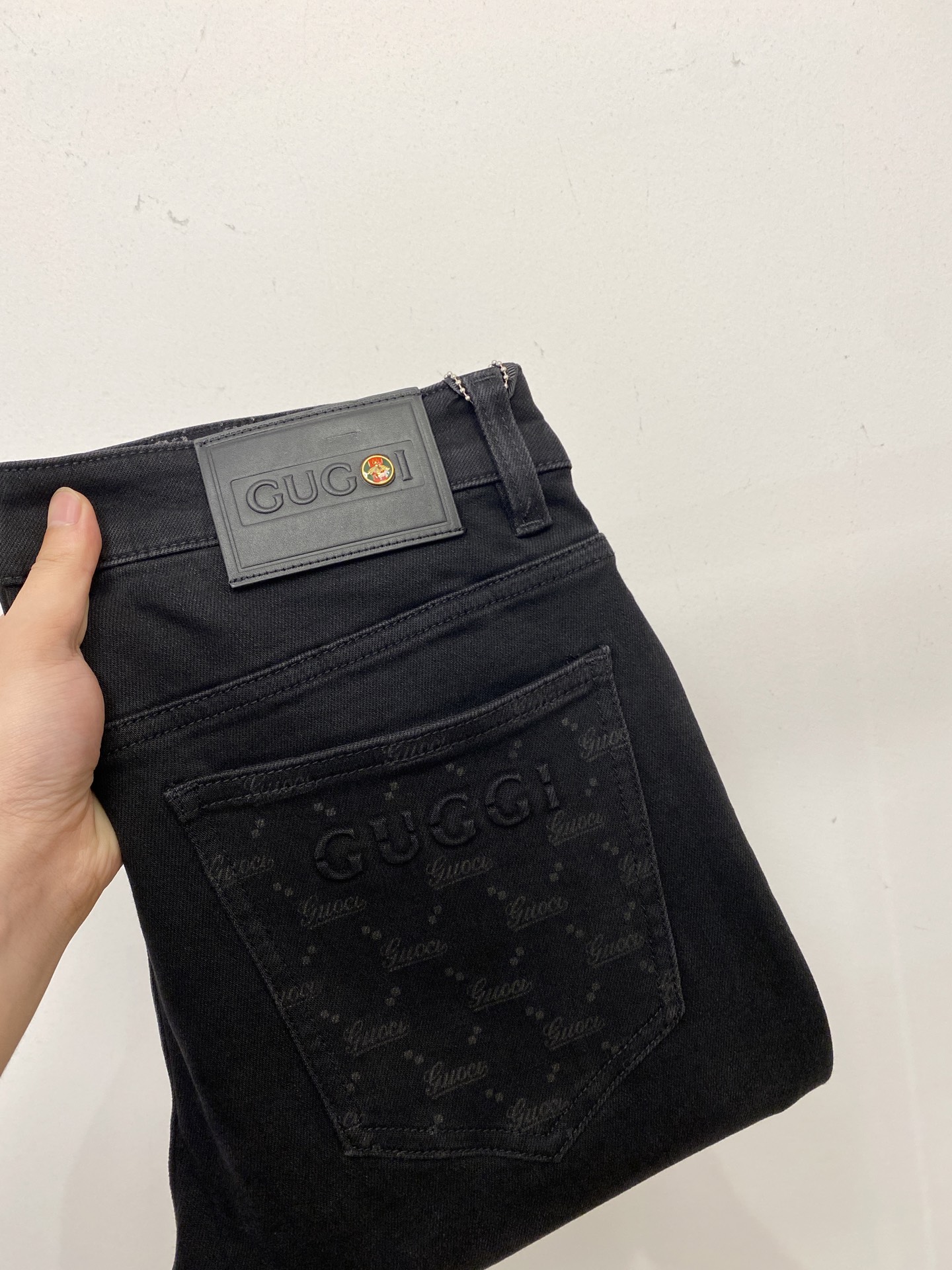 NO:527937,Guqi, 2025 latest products, special counters are available at the same time, original singles, washable casual jeans, imported original washable elastic fabric, comfortable and elastic, original hardware and auxiliary decorative logo, super positive style, extremely high grade, counter quality, fashionable and stylish upper body, 28-38, jeans, alexander wang19860909古奇、 2025最新品,专柜同步有售,原单狠货,水洗休闲牛仔裤,进口原版水洗弹力面料,舒适有弹性,原版五金辅料装饰logo,版型超正,档次极高,专柜品质,上身时尚有型,码数28-38,,jeans,alexander wang,Men's clothing