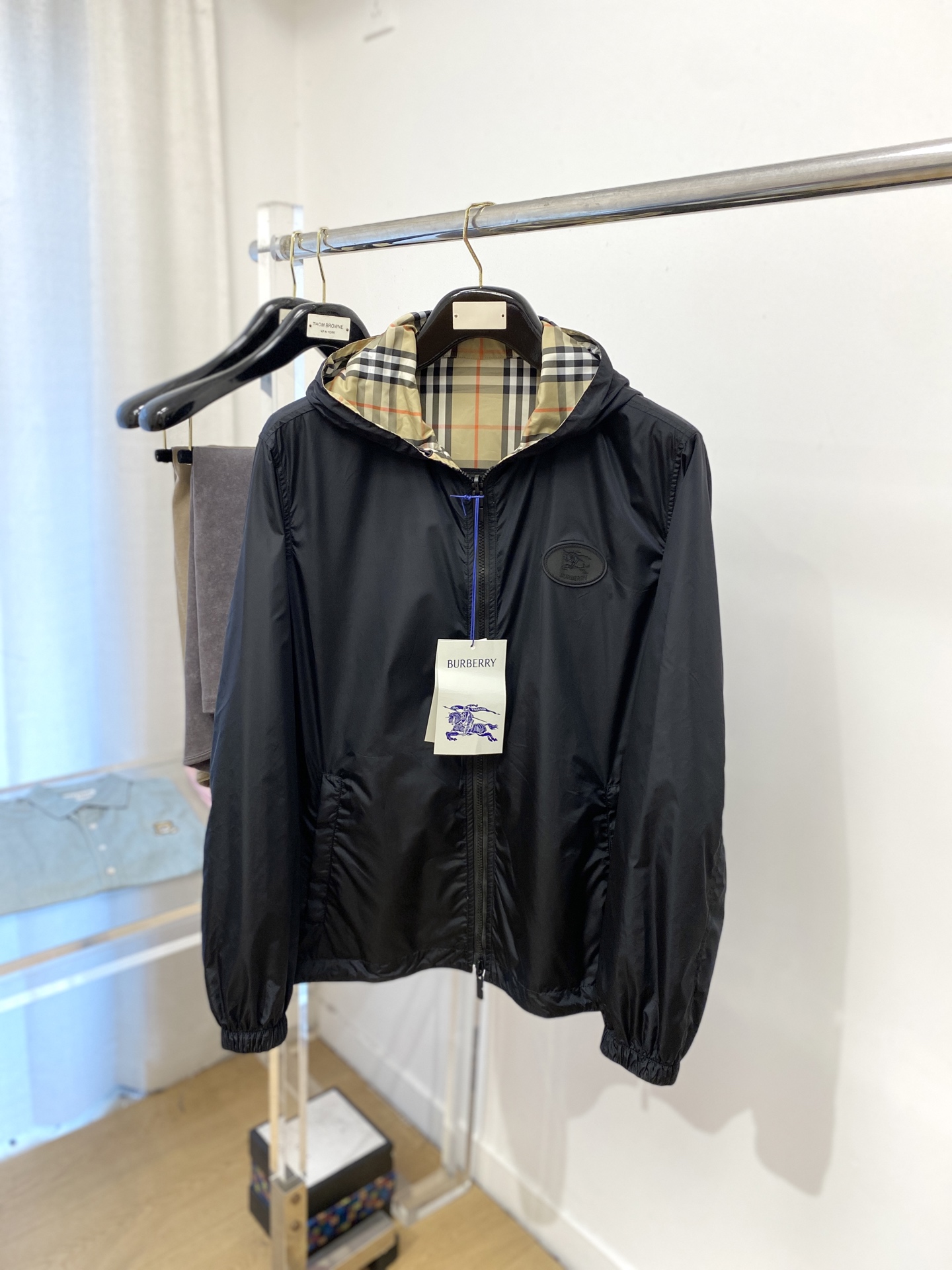 NO:538545,Burberry, 2025 new double-sided jacket, fashionable and handsome, simple and versatile style, chest embroidery decorative pattern logo, customized original fabric, not only crisp, maintains the trendy silhouette, and is comfortable to wear, and the yarn is more delicate, S-XL, burberry, jackets & coats, jackets & coats, alexander wang19860909巴宝莉、2025新品双面穿夹克外套,时尚帅气,简约百搭款,胸前刺绣装饰图案logo,定制原版面料,不仅挺括,保持潮流的廓形,又穿着舒适,纱织更细腻,码数S-XL,,burberry,jackets & coats,jackets & coats,alexander wang,Men's clothing