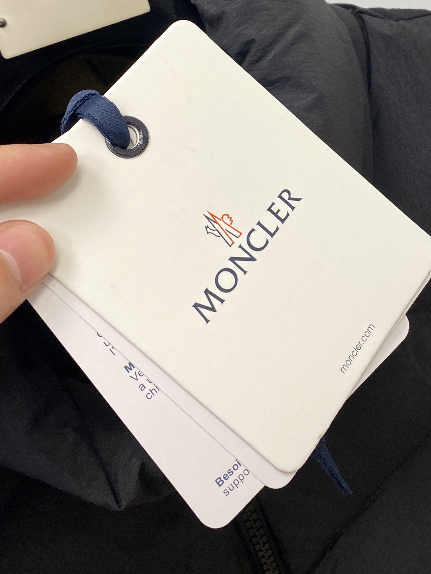 蒙口、2025最新款男士轻薄羽绒马甲、面料柔软舒适 ．上身版型超赞 ．拉链．辅料都是客供 、进口面料，轻