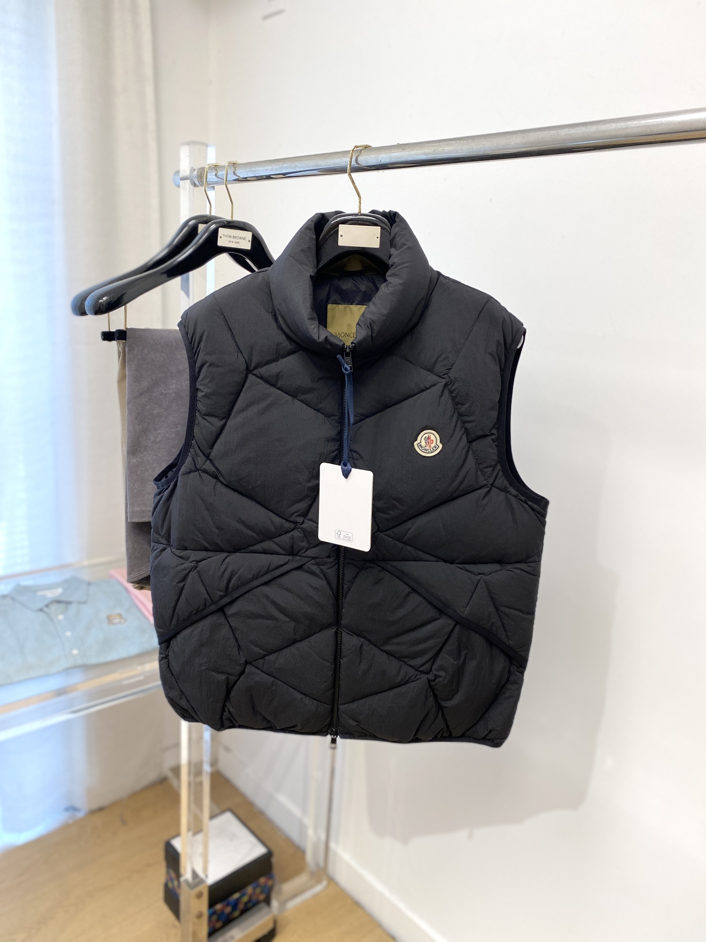 蒙口、2025最新款男士轻薄羽绒马甲、面料柔软舒适 ．上身版型超赞 ．拉链．辅料都是客供 、进口面料，轻