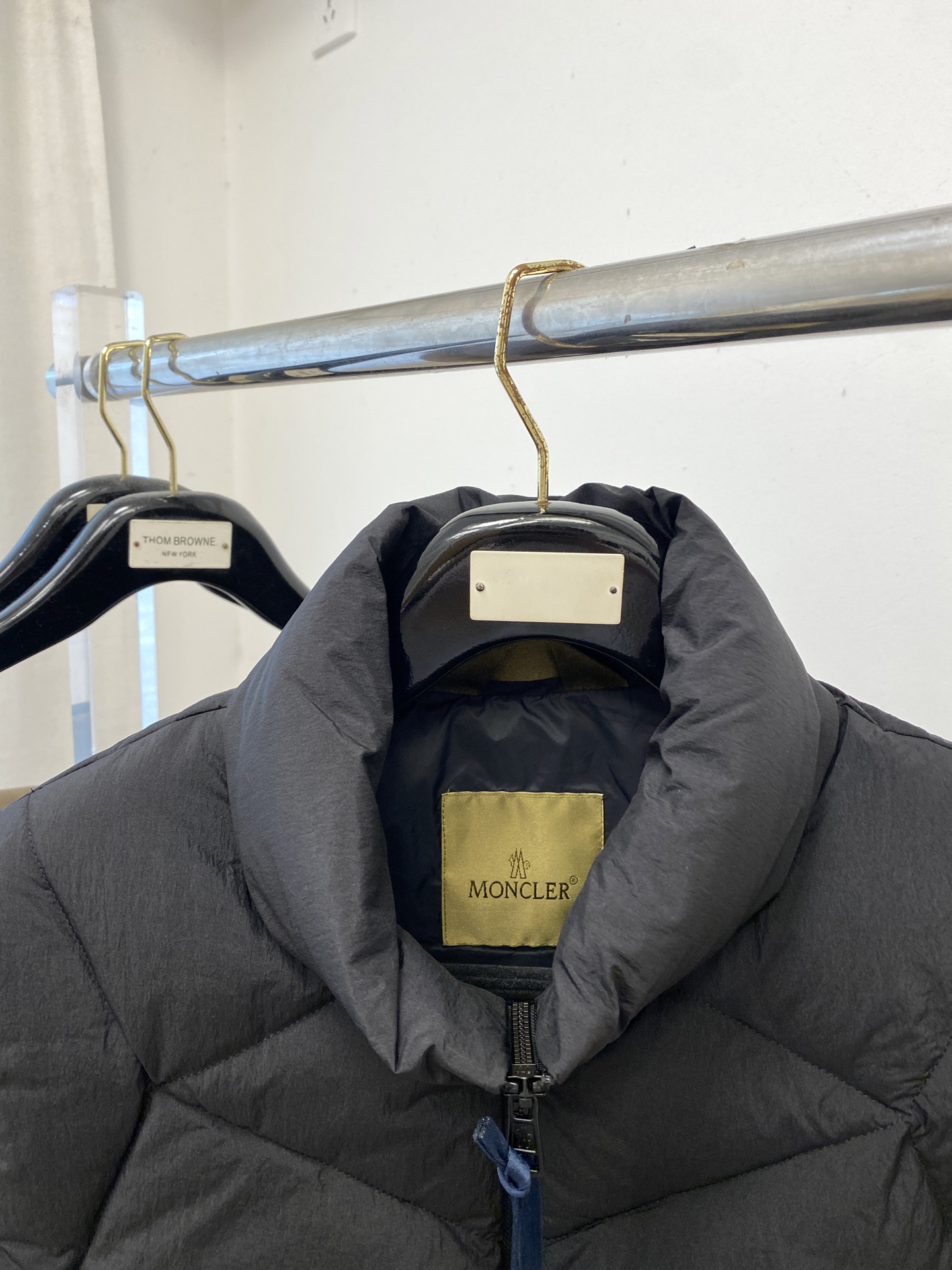 蒙口、2025最新款男士轻薄羽绒马甲、面料柔软舒适 ．上身版型超赞 ．拉链．辅料都是客供 、进口面料，轻