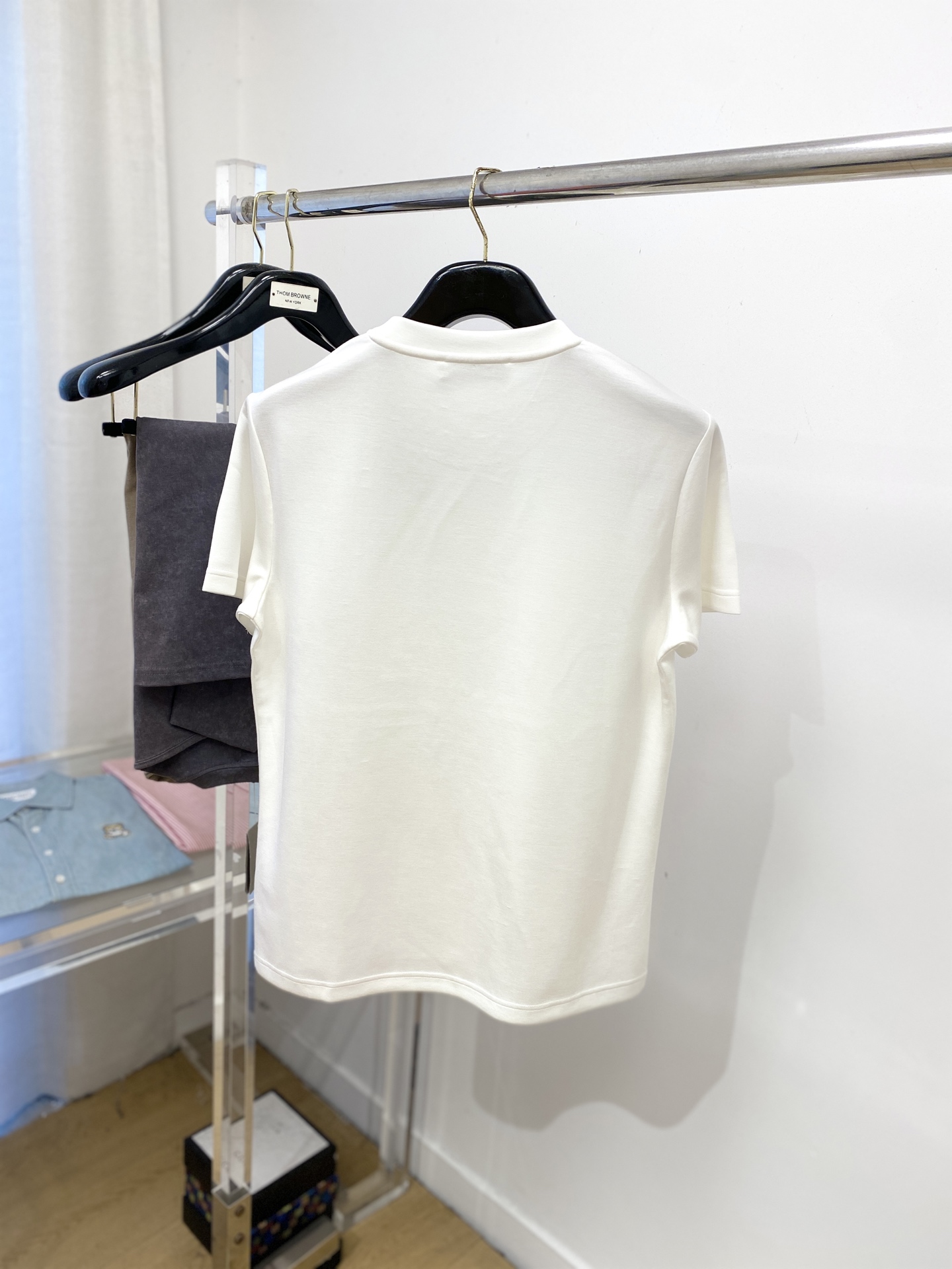 古奇、2025最新款加厚短袖打底，帅气时尚，胸前刺绣五金装饰字母logo，简约百搭款。面料棉 不仅挺括，