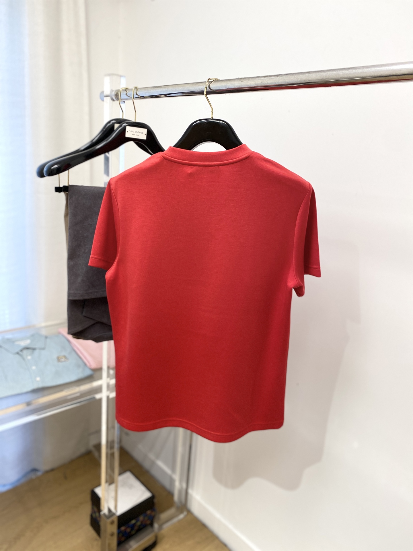 华伦天奴、2025最新款加厚短袖打底，帅气时尚，胸前刺绣装饰图案logo，简约百搭款。面料棉 不仅挺括，