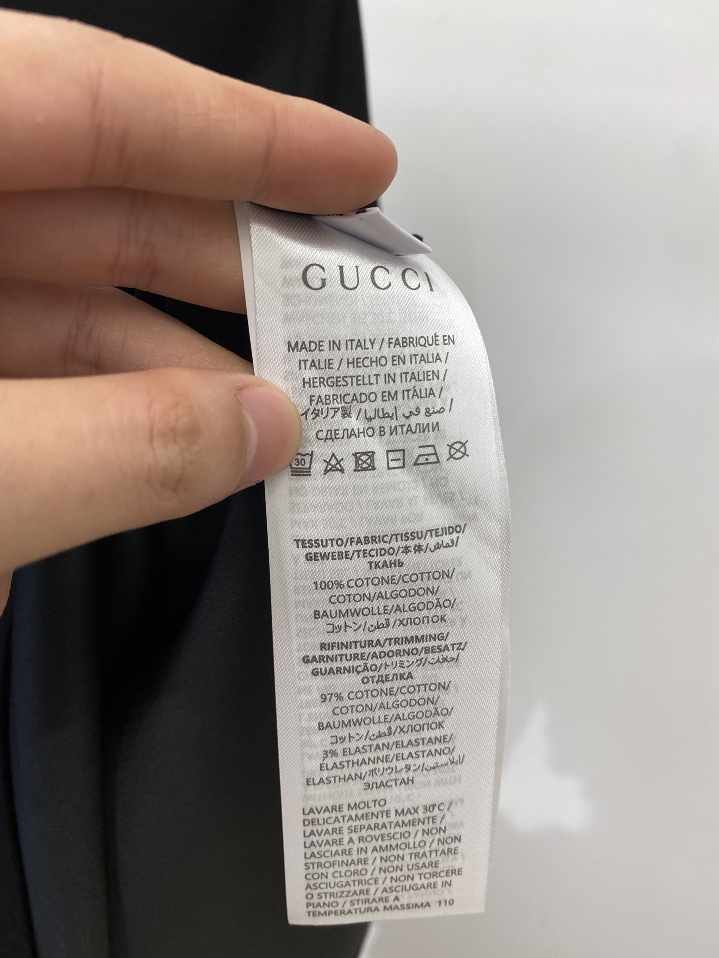 古奇、2025最新款加厚短袖打底，帅气时尚，胸前刺绣五金装饰字母logo，简约百搭款。面料棉 不仅挺括，