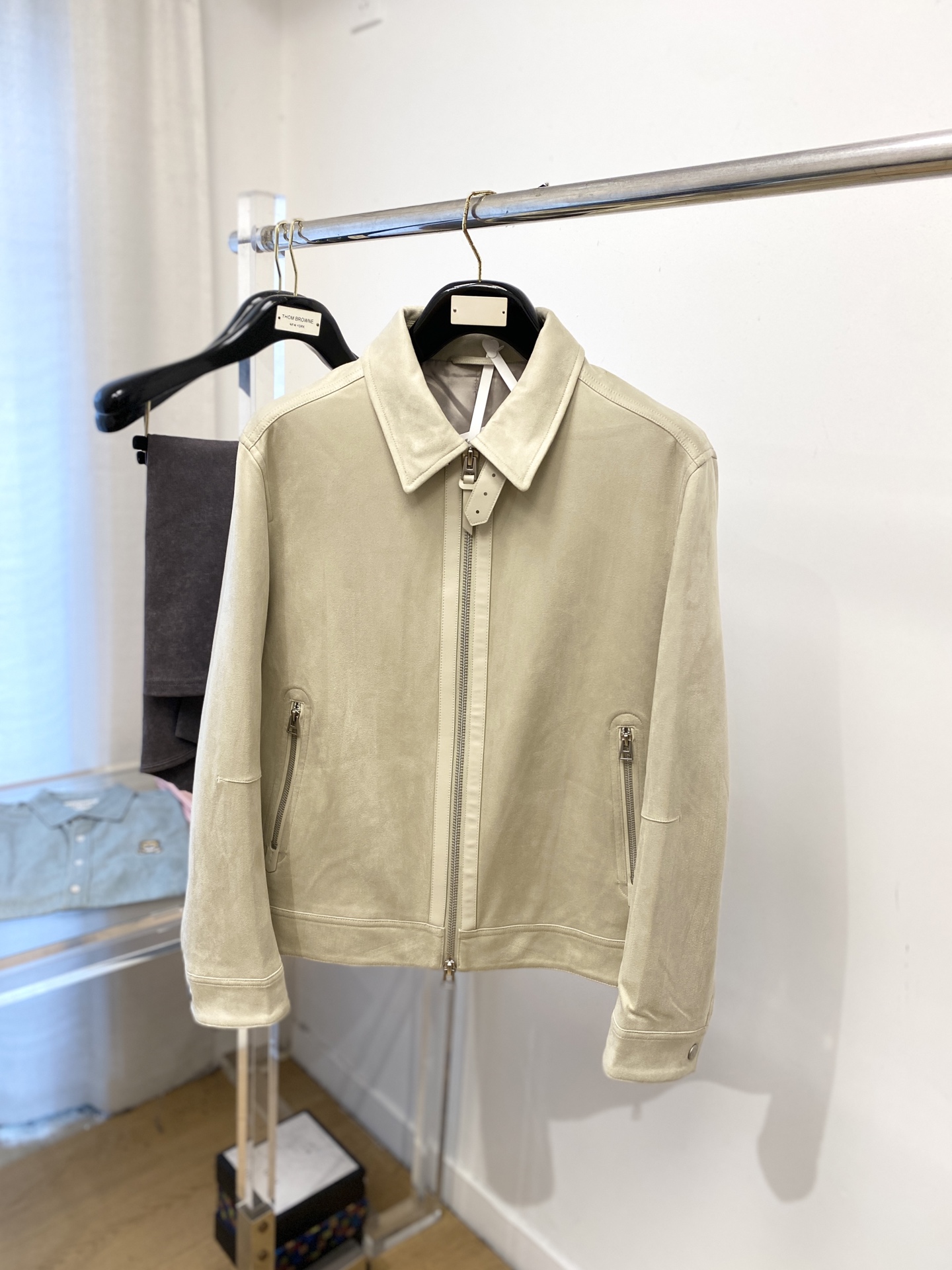 NO:523594,Luo Yiwei, 2025 new jacket jacket, fashionable and handsome, simple and versatile, customized original fabric, not only crisp, maintains the trendy silhouette, and is comfortable to wear, and the yarn is more delicate, the number M-3XL, loewe, jackets & coats, jackets & coats, alexander wang19860909罗意威、2025新品夹克外套,时尚帅气,简约百搭款,定制原版面料,不仅挺括,保持潮流的廓形,又穿着舒适,纱织更细腻,码数M-3XL,,loewe,jackets & coats,jackets & coats,alexander wang,Men's clothing