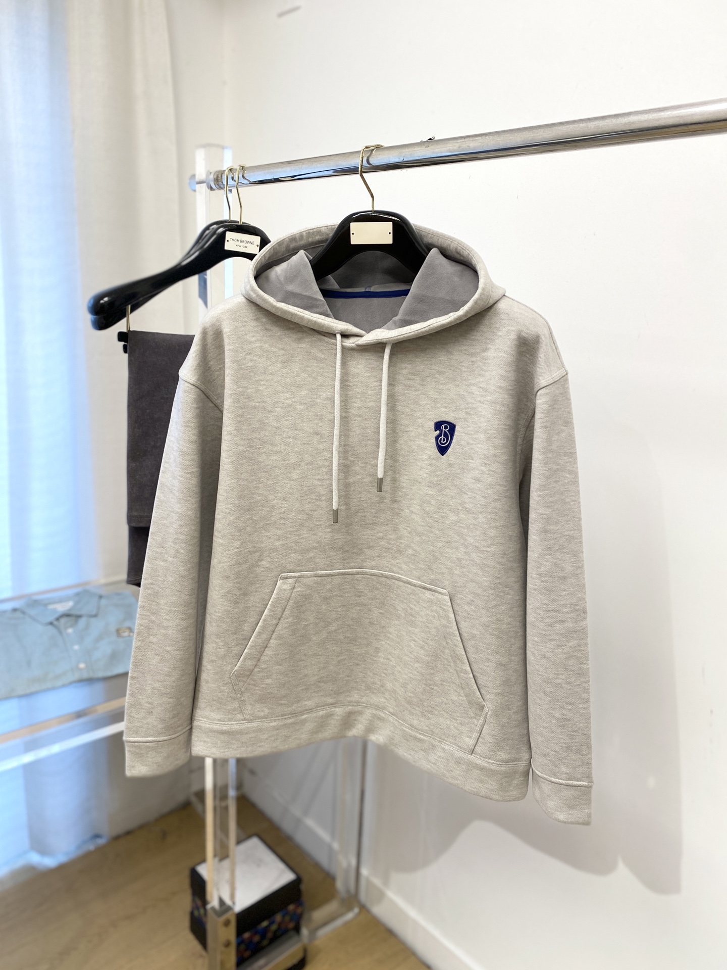 NO:523585,Burberry, 2025 new sweatshirt, handsome and fashionable, simple and versatile. The exquisite embroidered letter logo on the chest, the fabric cotton is not only crisp, maintaining the trendy silhouette, and comfortable to wear, and the yarn is more delicate. The number M-3XL, burberry, hoodie, sweatshirts, alexander wang19860909巴宝莉、2025新品卫衣,帅气时尚,简约百搭款.胸前精致刺绣字母logo,面料棉 不仅挺括,保持潮流的廓形,又穿着舒适,纱织更细腻,码数M-3XL,,burberry,hoodie,sweatshirts,alexander wang,Men's clothing