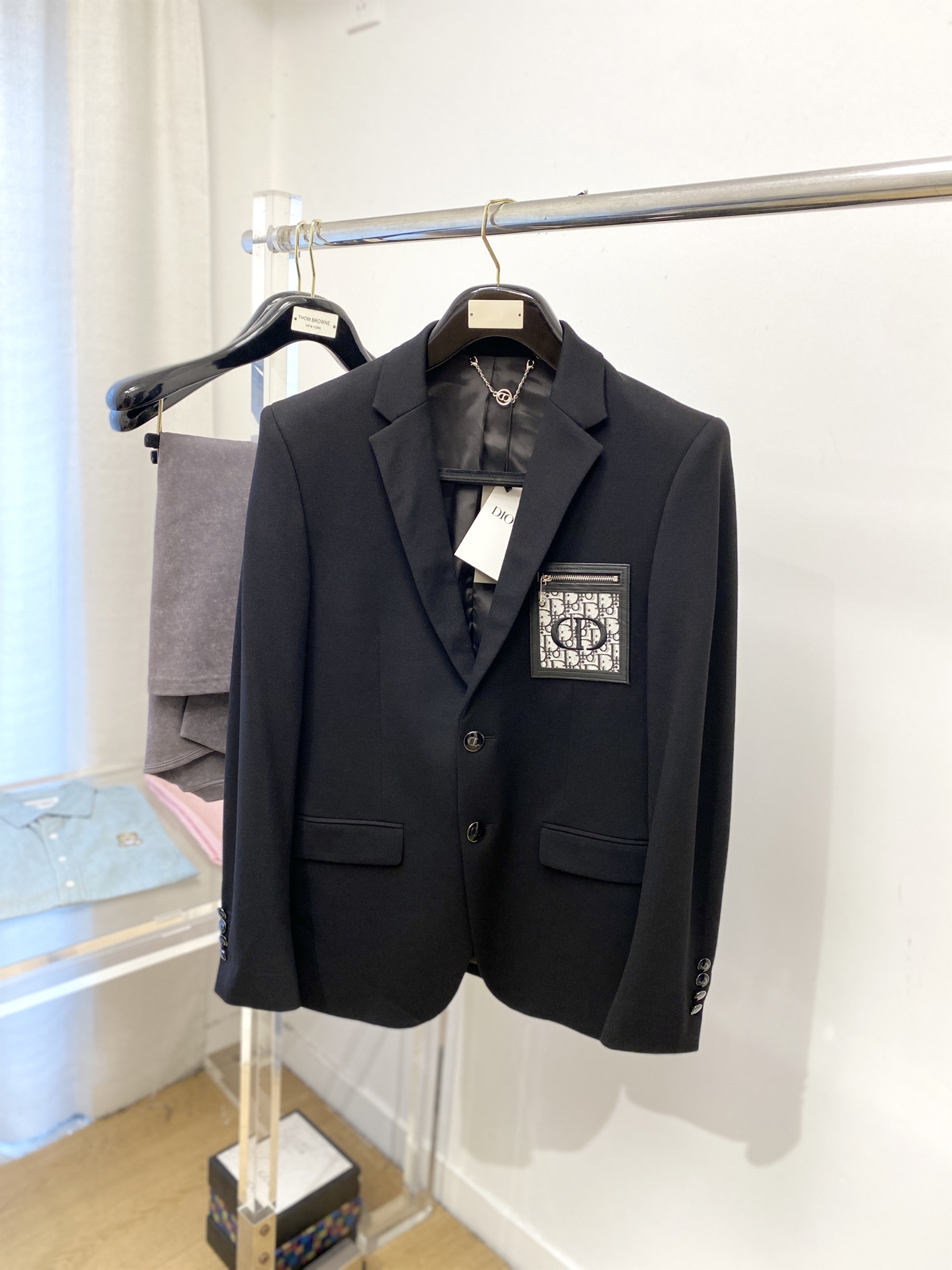 NO:523596,Dior, 2025 new suit jacket, fashionable and handsome, simple and versatile, customized original fabric, not only crisp, maintains the trendy silhouette, but also comfortable to wear, the yarn weaving is more delicate, the number M-3XL, dior, jackets & coats, business suit, alexander wang19860909迪奥、2025新品西装外套,时尚帅气,简约百搭款,定制原版面料,不仅挺括,保持潮流的廓形,又穿着舒适,纱织更细腻,码数M-3XL,,dior,jackets & coats,business suit,alexander wang,Men's clothing