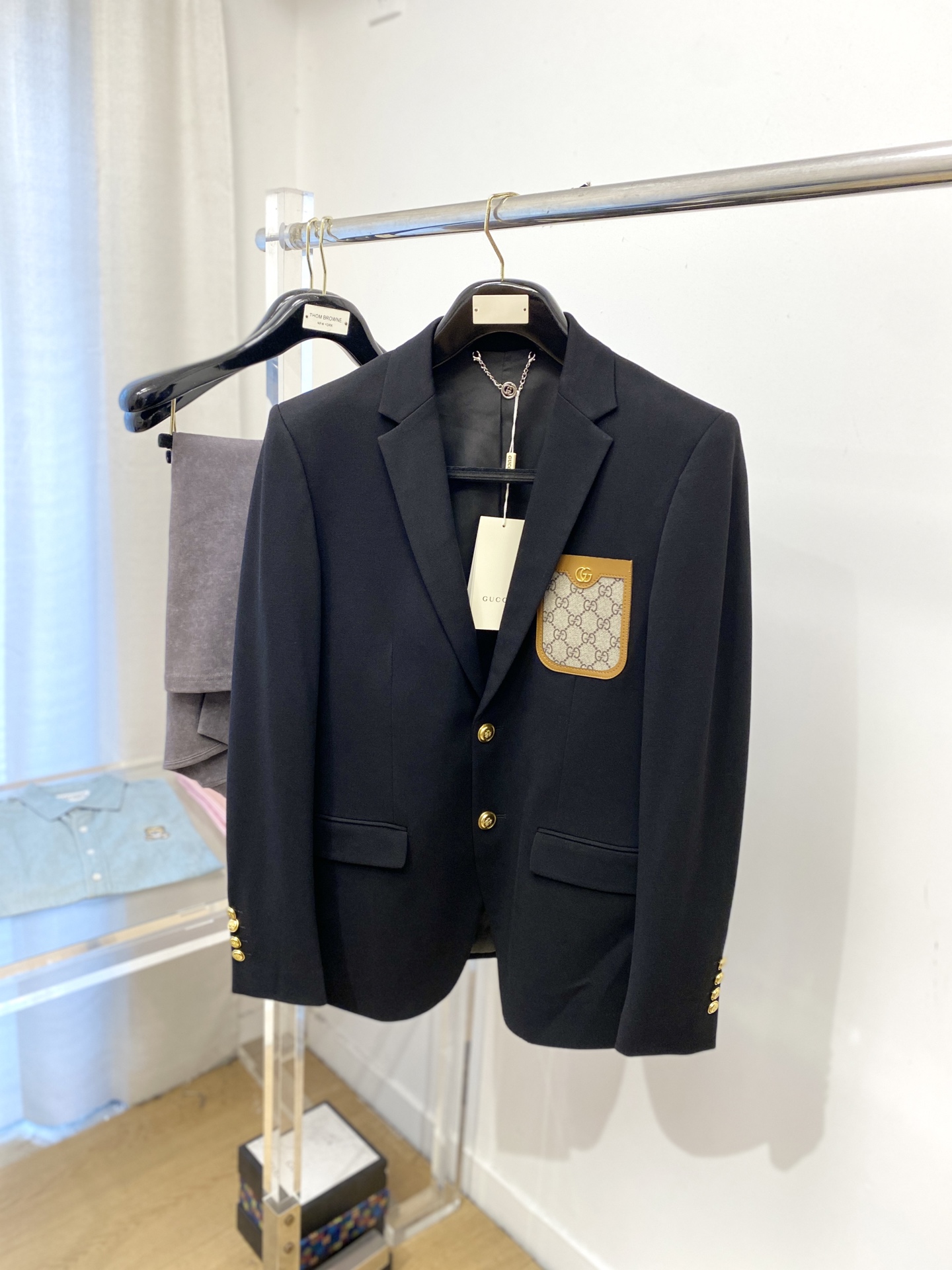 NO:523593,Guqi, 2025 new suit jacket, fashionable and handsome, simple and versatile style, customized original fabric, not only crisp, maintains the trendy silhouette, and is comfortable to wear, and the yarn is more delicate, the number M-3XL, jackets & coats, business suit, alexander wang19860909古奇、2025新品西装外套,时尚帅气,简约百搭款,定制原版面料,不仅挺括,保持潮流的廓形,又穿着舒适,纱织更细腻,码数M-3XL,,jackets & coats,business suit,alexander wang,Men's clothing