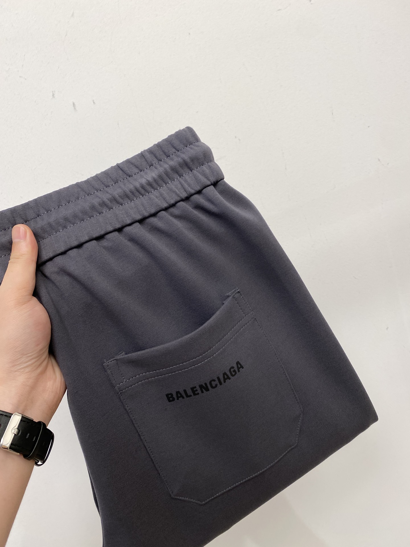 NO:523579,Balenciaga, 2025 hot casual pants, high elasticity and slimming, simple and versatile, with fine workmanship, every needle can be seen with care, many celebrity internet celebrities love the most, lengthen the body proportions!  Micro-spin ^_^Comfortable fabric Details M-3XL, balenciaga, alexander wang19860909巴黎世家、2025爆款休闲裤 高弹显瘦必爆简约百搭爆款,做工精细,每一针都看得到用心,超多明星网红最爱 拉长身材比例哦！微弹 ^_^舒适面料 细节体码数M-3XL,,balenciaga,alexander wang,Men's clothing