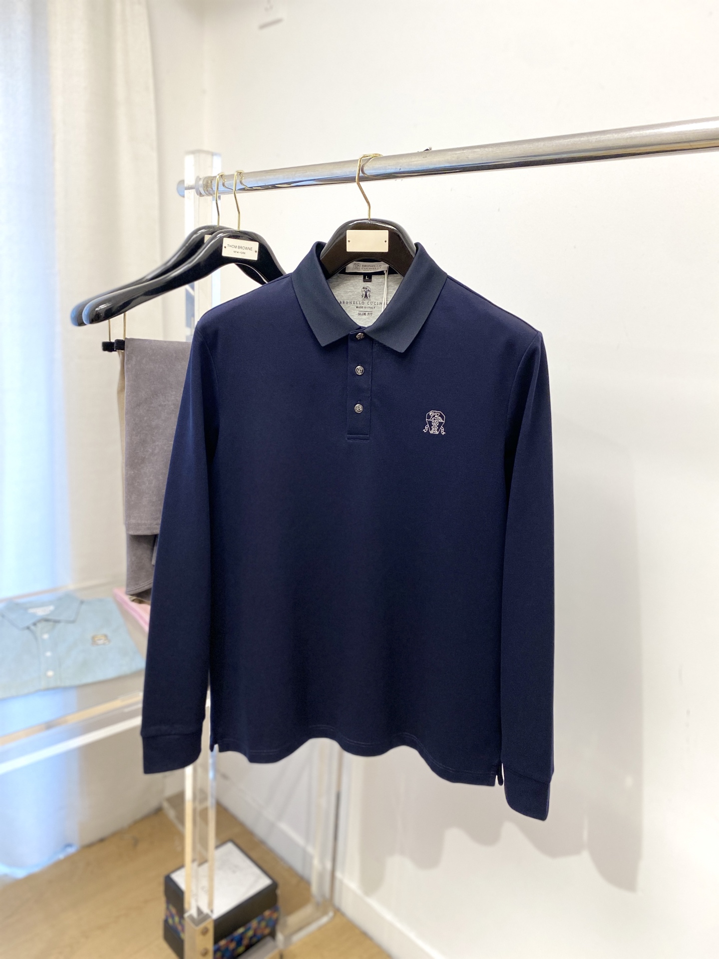 NO:523583,Brunello Cucinelli, 2025 new product long sleeves, handsome and fashionable, chest design concave embroidery pattern logo, simple and versatile style. Fabric cotton is not only crisp, maintains a fashionable silhouette, but also comfortable to wear, and the yarn is more delicate, the number M-4XL, brunello cucinelli, alexander wang19860909Brunello Cucinelli、2025新品长袖,帅气时尚,胸前设计凹凸刺绣图案logo,简约百搭款.面料棉 不仅挺括,保持潮流的廓形,又穿着舒适,纱织更细腻,码数M-4XL,,brunello cucinelli,alexander wang,Men's clothing