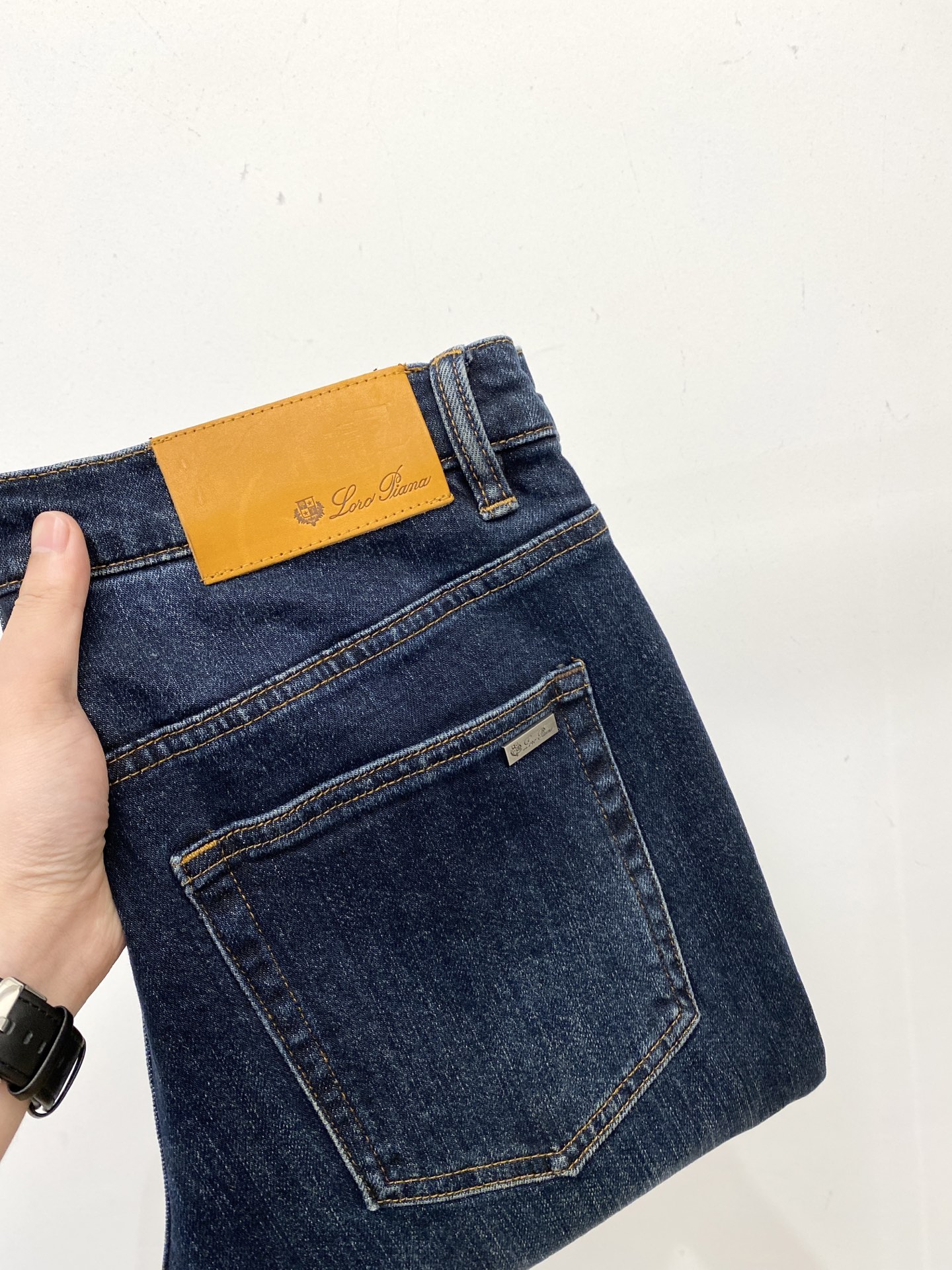 NO:524668,LP, latest products, special counters are available at the same time, original single-purpose goods, water-washed casual jeans, imported original washing elastic fabric, comfortable and elastic, original hardware and auxiliary decorative logo, super positive style, extremely high grade, counter quality, fashionable and stylish upper body, 30-38, loro piana, jeans, alexander wang19860909LP、 最新品,专柜同步有售,原单狠货,水洗休闲牛仔裤,进口原版水洗弹力面料,舒适有弹性,原版五金辅料装饰logo,版型超正,档次极高,专柜品质,上身时尚有型,码数30-38,,loro piana,jeans,alexander wang,Men's clothing