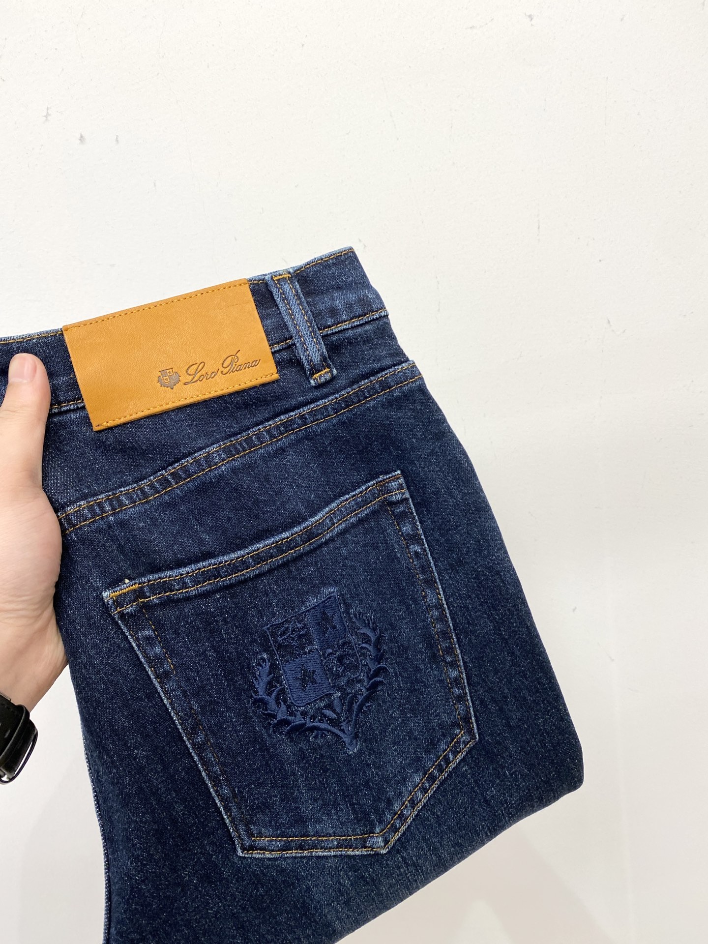 NO:524671,LP, latest products, special counters are available at the same time, original single-purpose goods, water-washed casual jeans, imported original washing elastic fabric, comfortable and elastic, original hardware and auxiliary decorative logo, super positive style, extremely high grade, counter quality, fashionable and stylish upper body, 30-38, loro piana, jeans, alexander wang19860909LP、 最新品,专柜同步有售,原单狠货,水洗休闲牛仔裤,进口原版水洗弹力面料,舒适有弹性,原版五金辅料装饰logo,版型超正,档次极高,专柜品质,上身时尚有型,码数30-38,,loro piana,jeans,alexander wang,Men's clothing