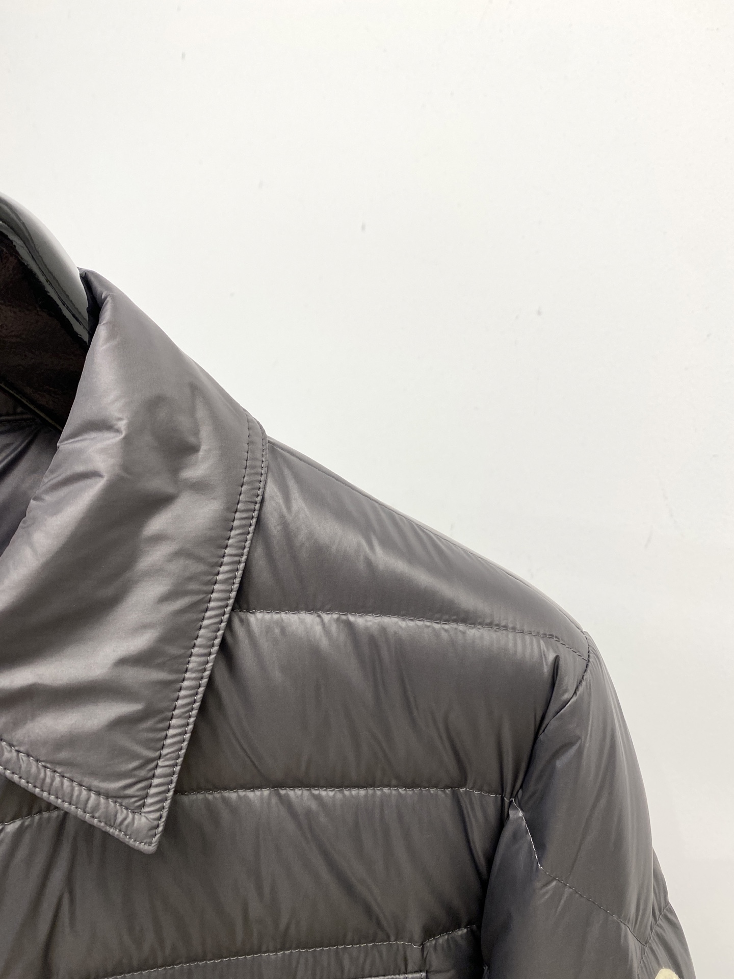 蒙口、2025最新款男士轻薄羽绒夹克外套、面料柔软舒适 ．上身版型超赞 ．拉链．辅料都是客供 、进口面料