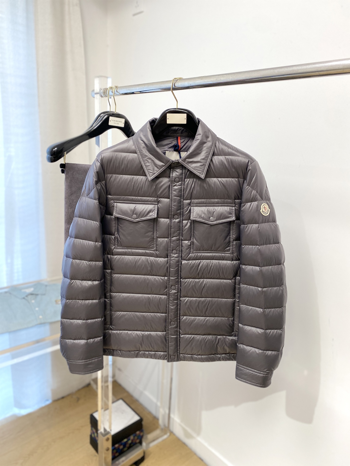 NO:571237,Covered mouth, the latest 2025 men's lightweight down jacket, the fabric is soft and comfortable.  The upper body shape is awesome.  zipper.  The accessories are all custom-supplied and imported fabrics, which are light and comfortable, warm and stylish, simple and elegant!  Lightweight and warm, the best choice to keep out the cold in autumn and winter. Size M-3XL,,Moncler,jackets & coats,jackets & coats,down jacket,alexander wang19860909蒙口、2025最新款男士轻薄羽绒夹克外套、面料柔软舒适 ．上身版型超赞 ．拉链．辅料都是客供 、进口面料,轻便舒适,保暖有型、简单大方款式！轻便保暖、秋冬御寒的最佳选择 码数M-3XL,,Moncler,jackets & coats,jackets & coats,down jacket,alexander wang,Men's clothing