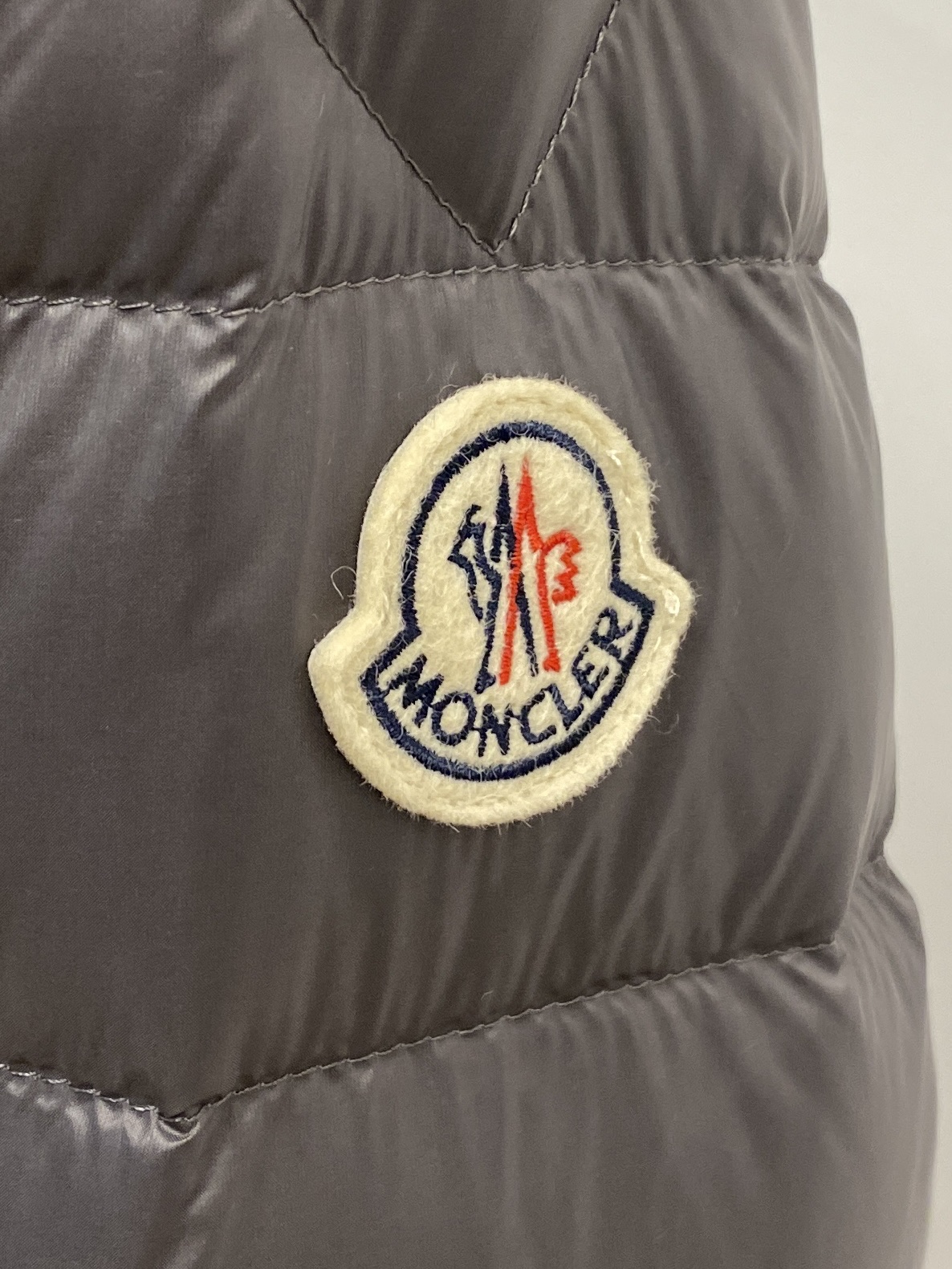 蒙口、2025最新款男士轻薄羽绒夹克外套、面料柔软舒适 ．上身版型超赞 ．拉链．辅料都是客供 、进口面料