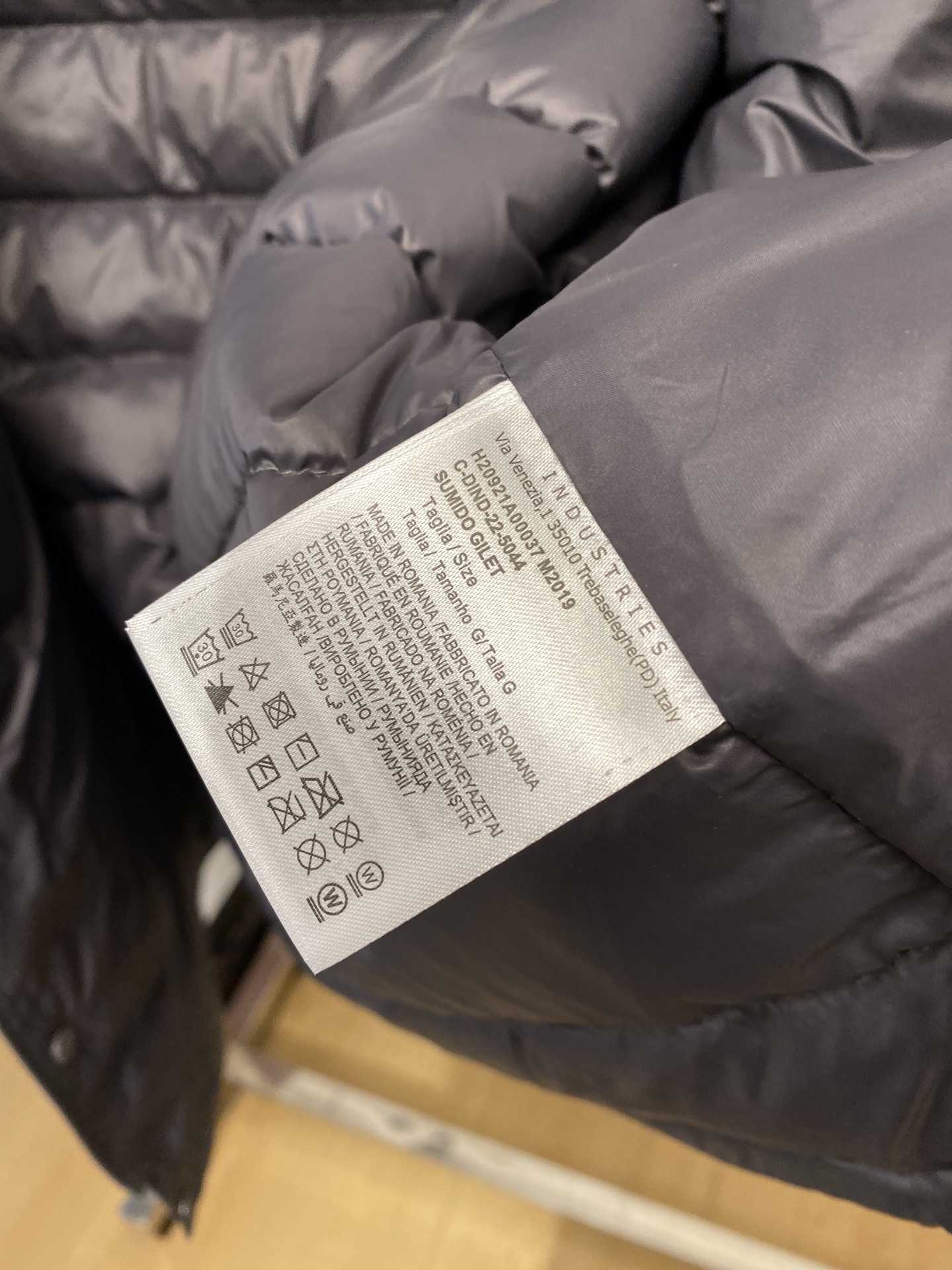 蒙口、2025最新款男士轻薄羽绒夹克外套、面料柔软舒适 ．上身版型超赞 ．拉链．辅料都是客供 、进口面料