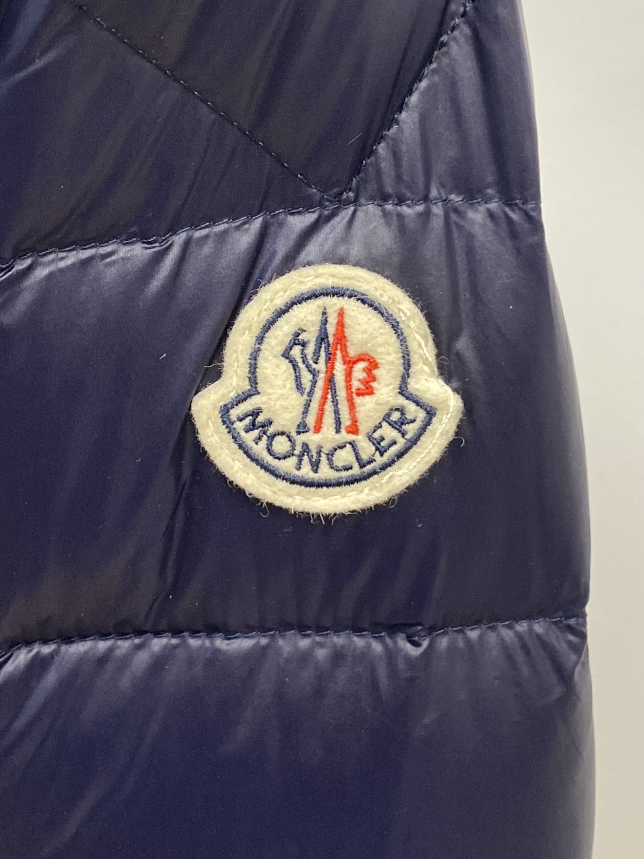 蒙口、2025最新款男士轻薄羽绒夹克外套、面料柔软舒适 ．上身版型超赞 ．拉链．辅料都是客供 、进口面料