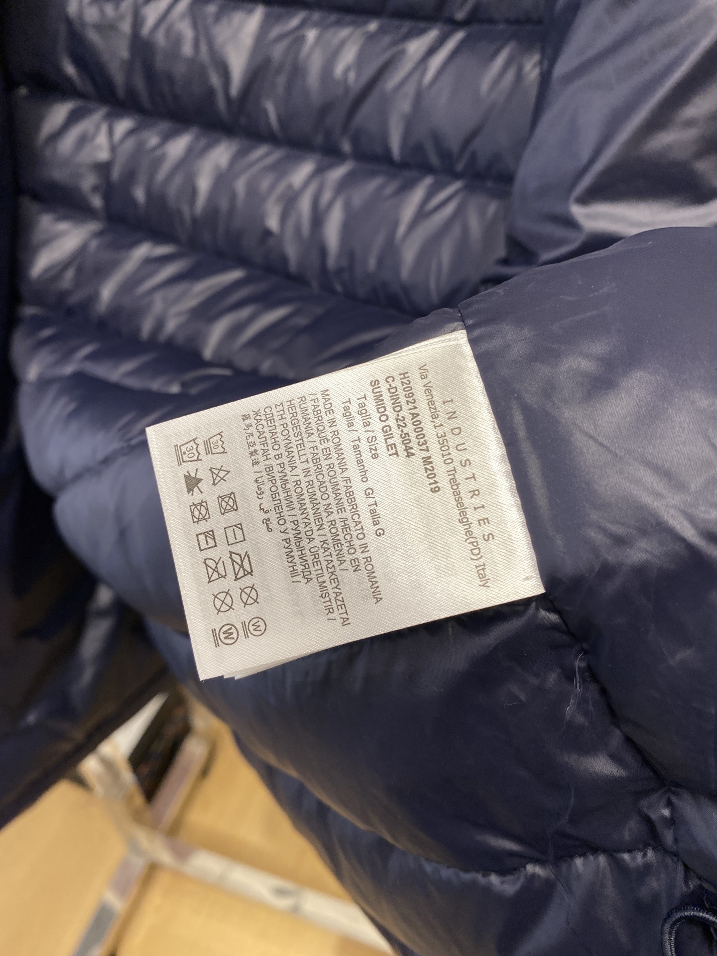 蒙口、2025最新款男士轻薄羽绒夹克外套、面料柔软舒适 ．上身版型超赞 ．拉链．辅料都是客供 、进口面料