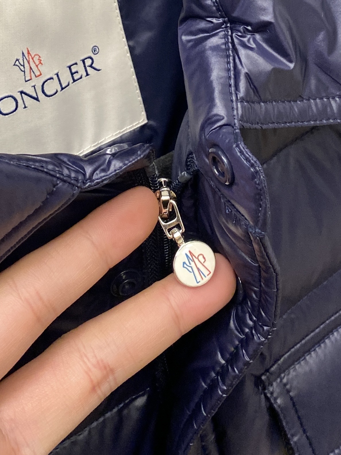 蒙口、2025最新款男士轻薄羽绒夹克外套、面料柔软舒适 ．上身版型超赞 ．拉链．辅料都是客供 、进口面料