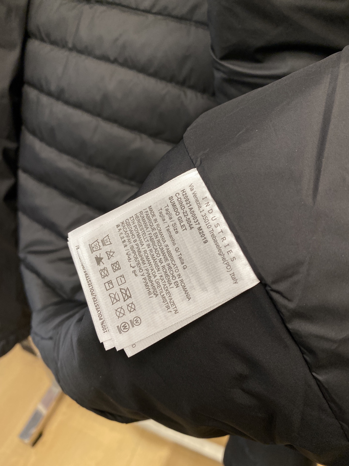 蒙口、2025最新款男士轻薄羽绒夹克外套、面料柔软舒适 ．上身版型超赞 ．拉链．辅料都是客供 、进口面料