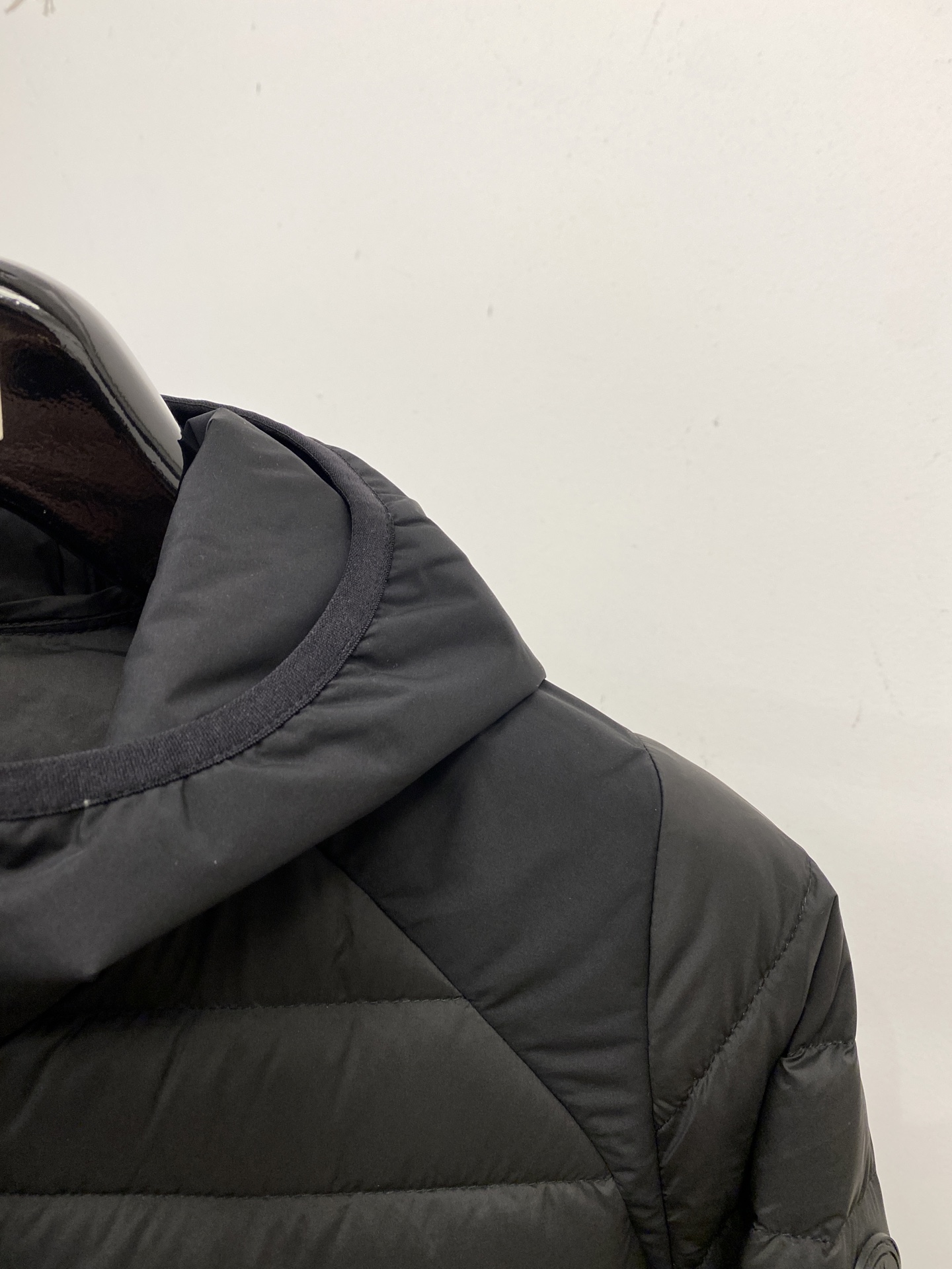 蒙口、2025最新款男士轻薄羽绒夹克外套、面料柔软舒适 ．上身版型超赞 ．拉链．辅料都是客供 、进口面料