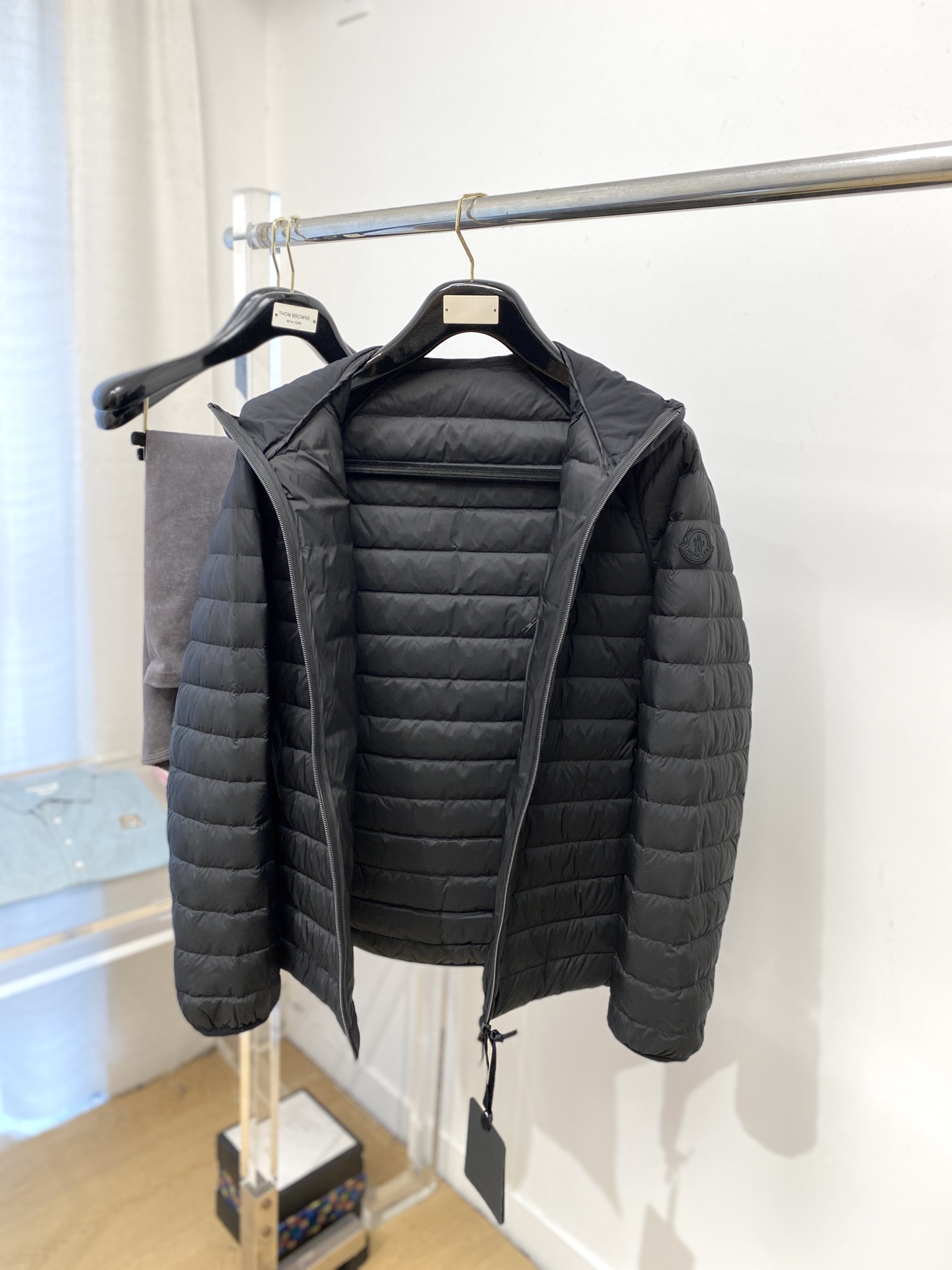 蒙口、2025最新款男士轻薄羽绒夹克外套、面料柔软舒适 ．上身版型超赞 ．拉链．辅料都是客供 、进口面料