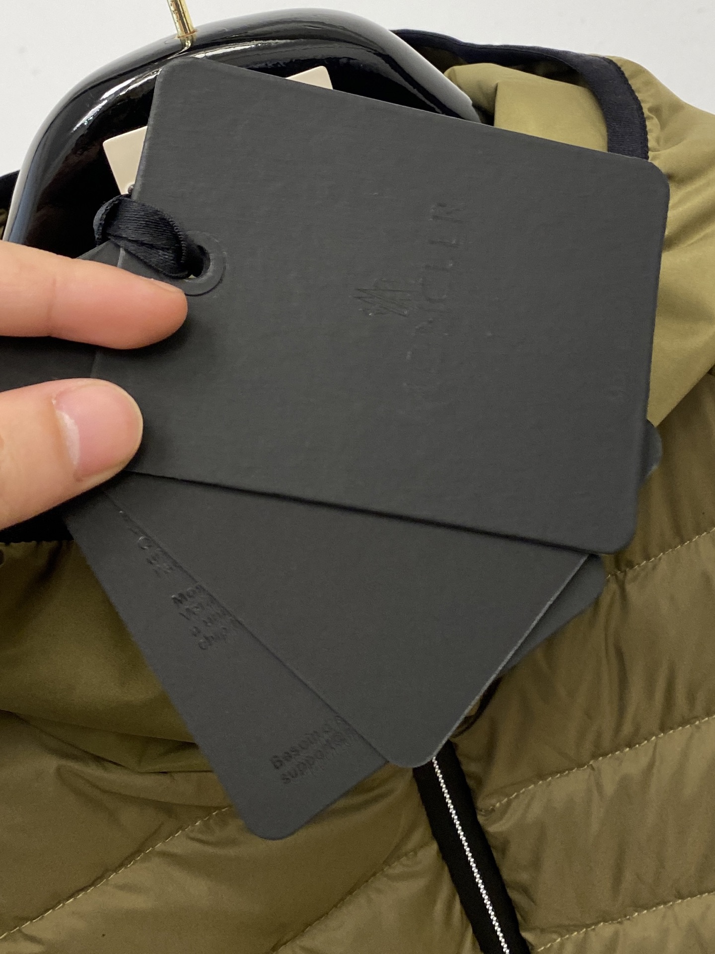 蒙口、2025最新款男士轻薄羽绒夹克外套、面料柔软舒适 ．上身版型超赞 ．拉链．辅料都是客供 、进口面料