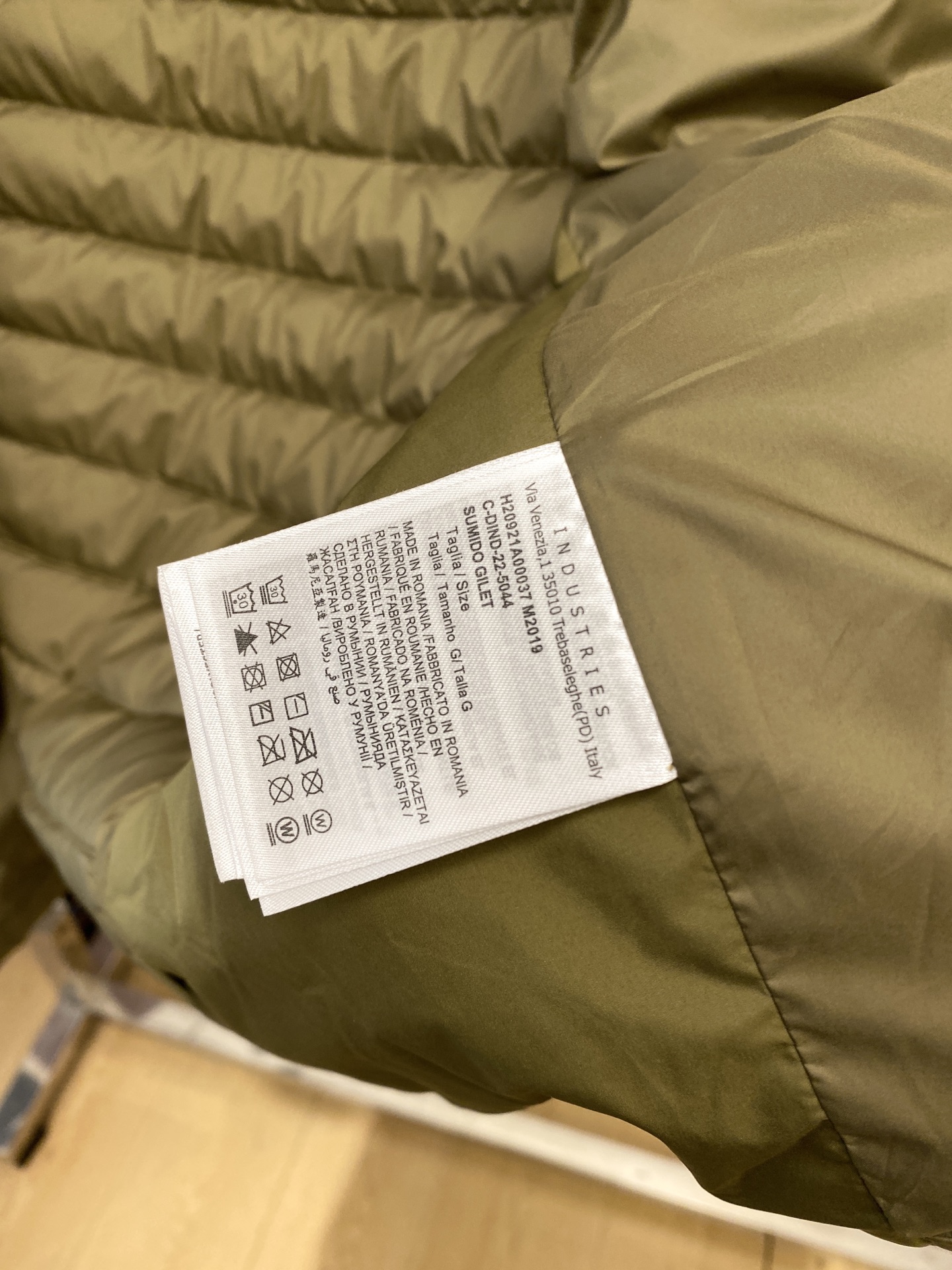 蒙口、2025最新款男士轻薄羽绒夹克外套、面料柔软舒适 ．上身版型超赞 ．拉链．辅料都是客供 、进口面料