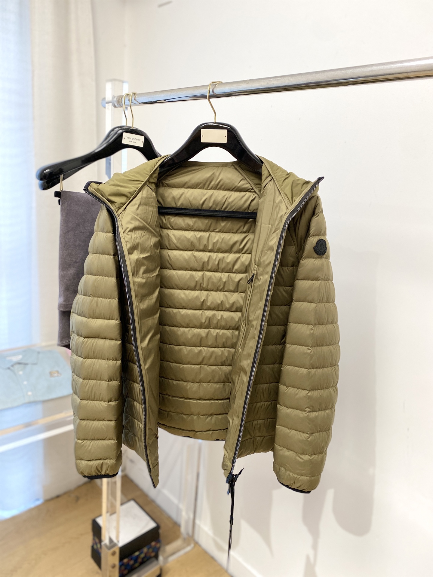 蒙口、2025最新款男士轻薄羽绒夹克外套、面料柔软舒适 ．上身版型超赞 ．拉链．辅料都是客供 、进口面料