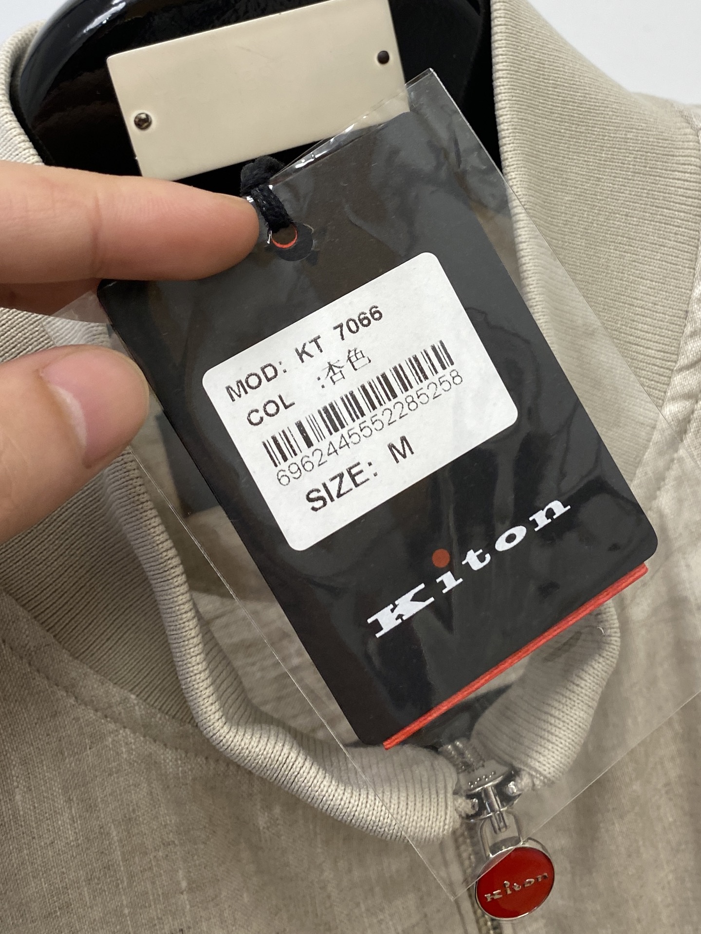 Kiton 时尚潮牌、2025新品夹克外套，时尚帅气，简约百搭款，原版五金辅料logo，定制原版面料，不