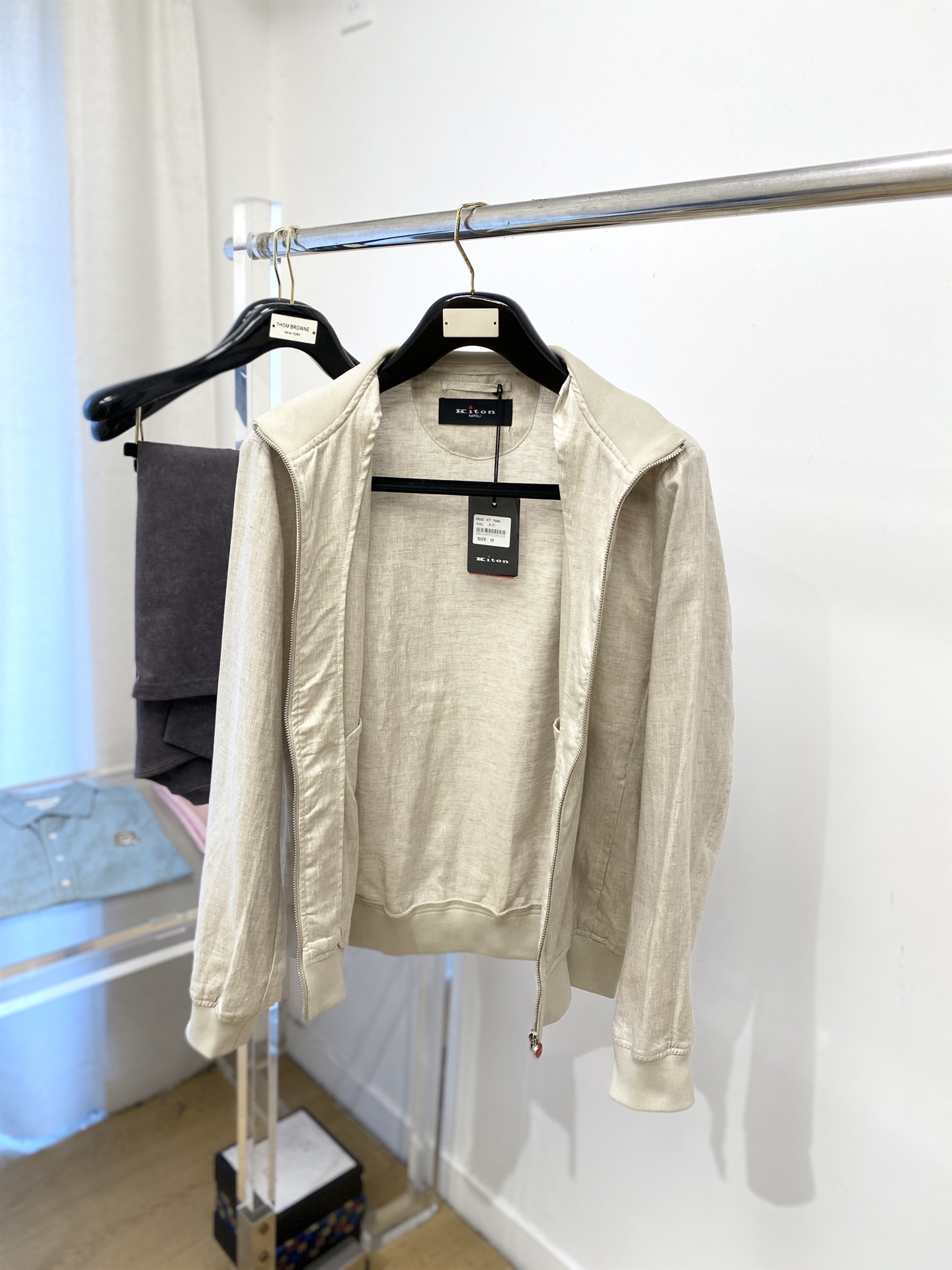 Kiton 时尚潮牌、2025新品夹克外套，时尚帅气，简约百搭款，原版五金辅料logo，定制原版面料，不