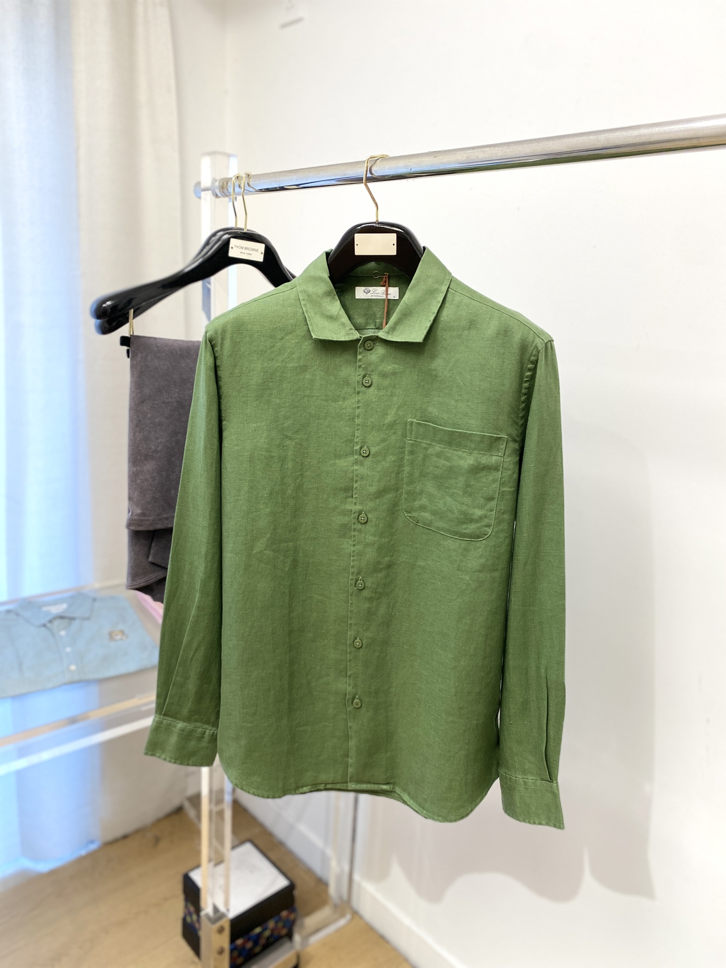 NO:526862,LP, 2025 new shirt, fashionable and handsome, simple and versatile, customized original fabric, not only crisp, maintains the trendy silhouette, and is comfortable to wear, and the yarn is more delicate, the number M-3XL, loro piana, shirts, alexander wang19860909LP、2025新品衬衫,时尚帅气,简约百搭款,定制原版面料,不仅挺括,保持潮流的廓形,又穿着舒适,纱织更细腻,码数M-3XL,,loro piana,shirts,alexander wang,Men's clothing