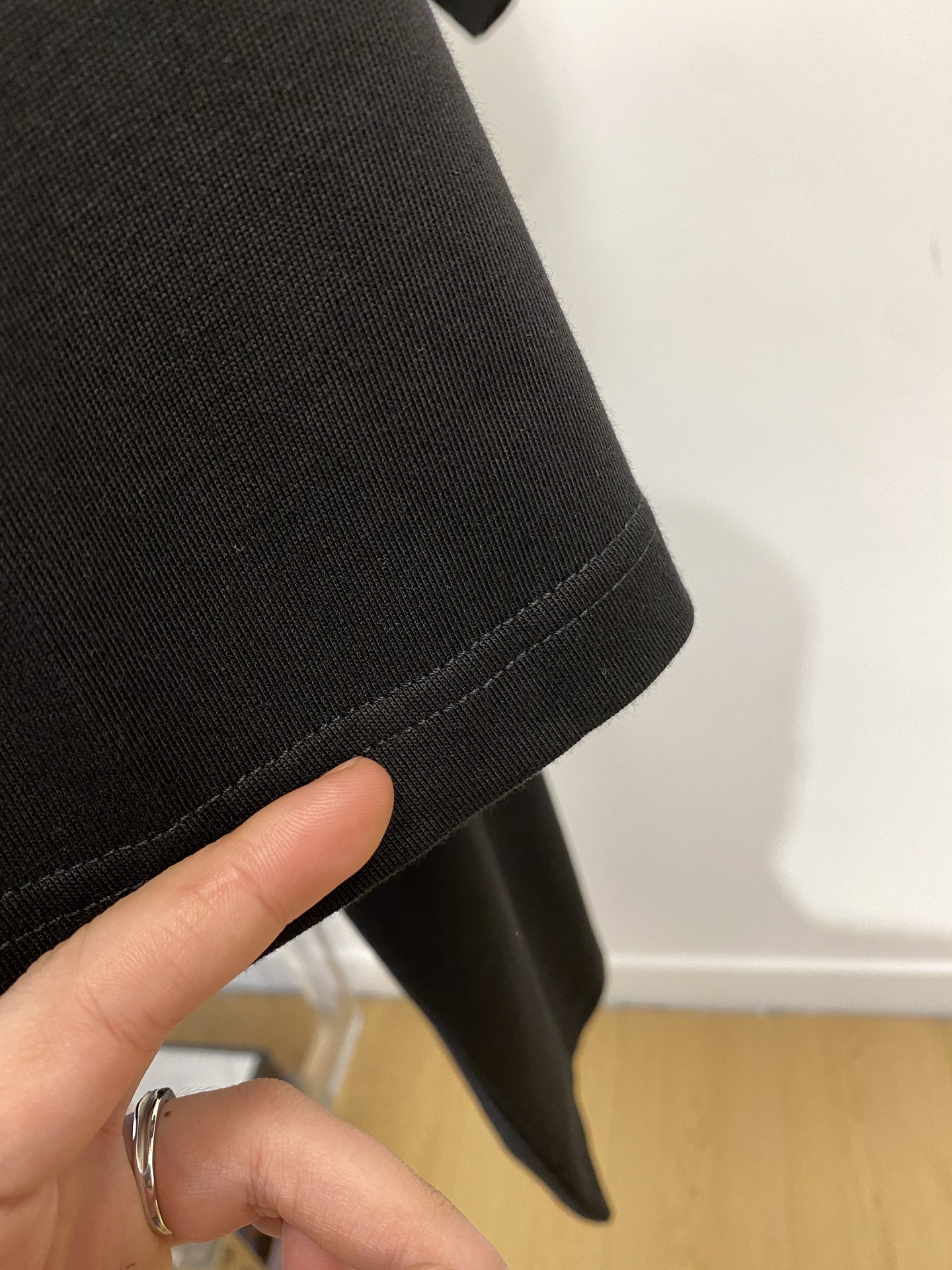 马吉拉、2025新品短袖T恤，帅气时尚，胸前顶级印胶字母logo，简约百搭款。面料棉 不仅挺括，保持潮流