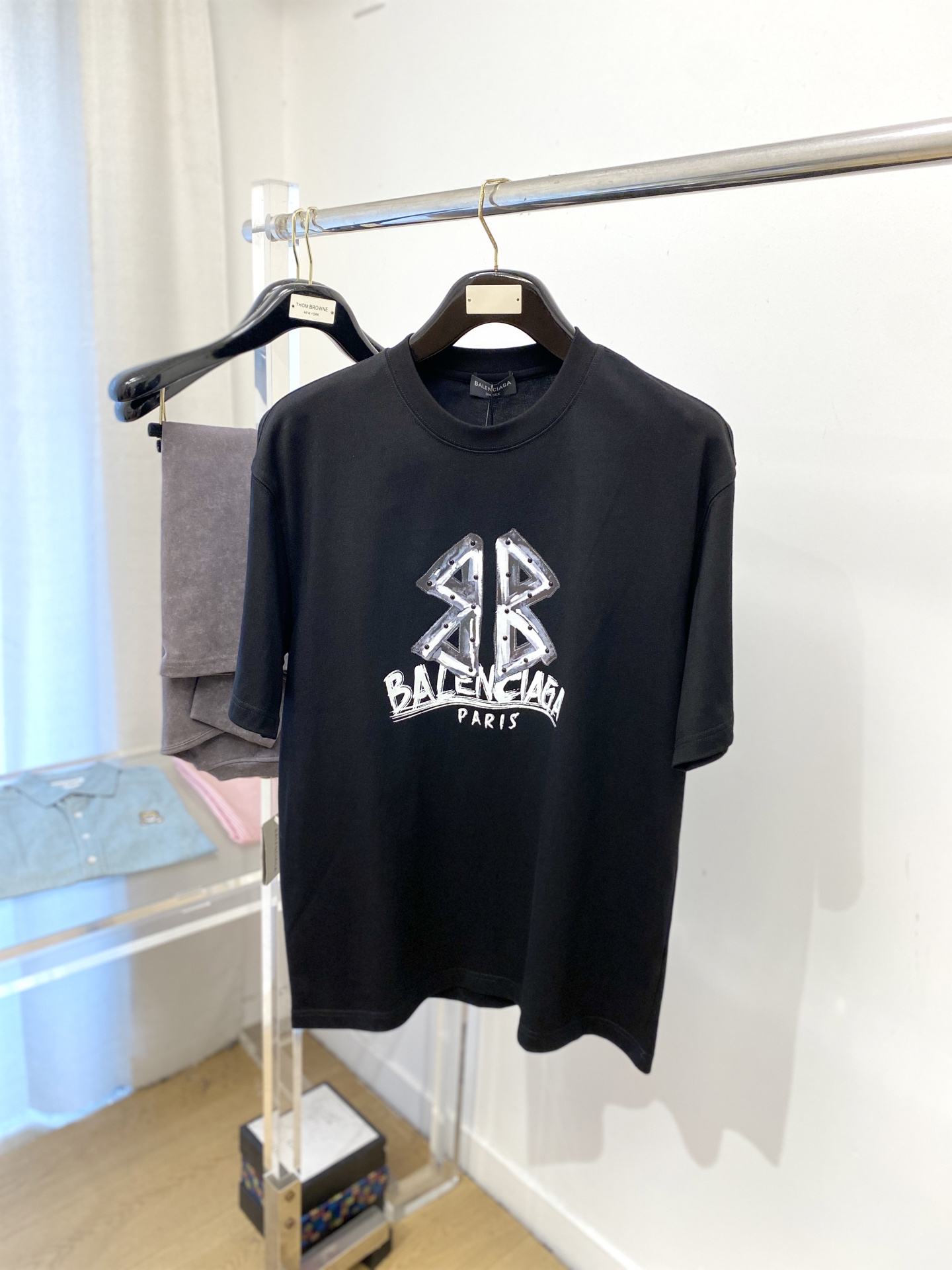 巴黎世家、2025新品短袖T恤，帅气时尚，胸前顶级印花字母图案logo，简约百搭款。面料棉 不仅挺括，保