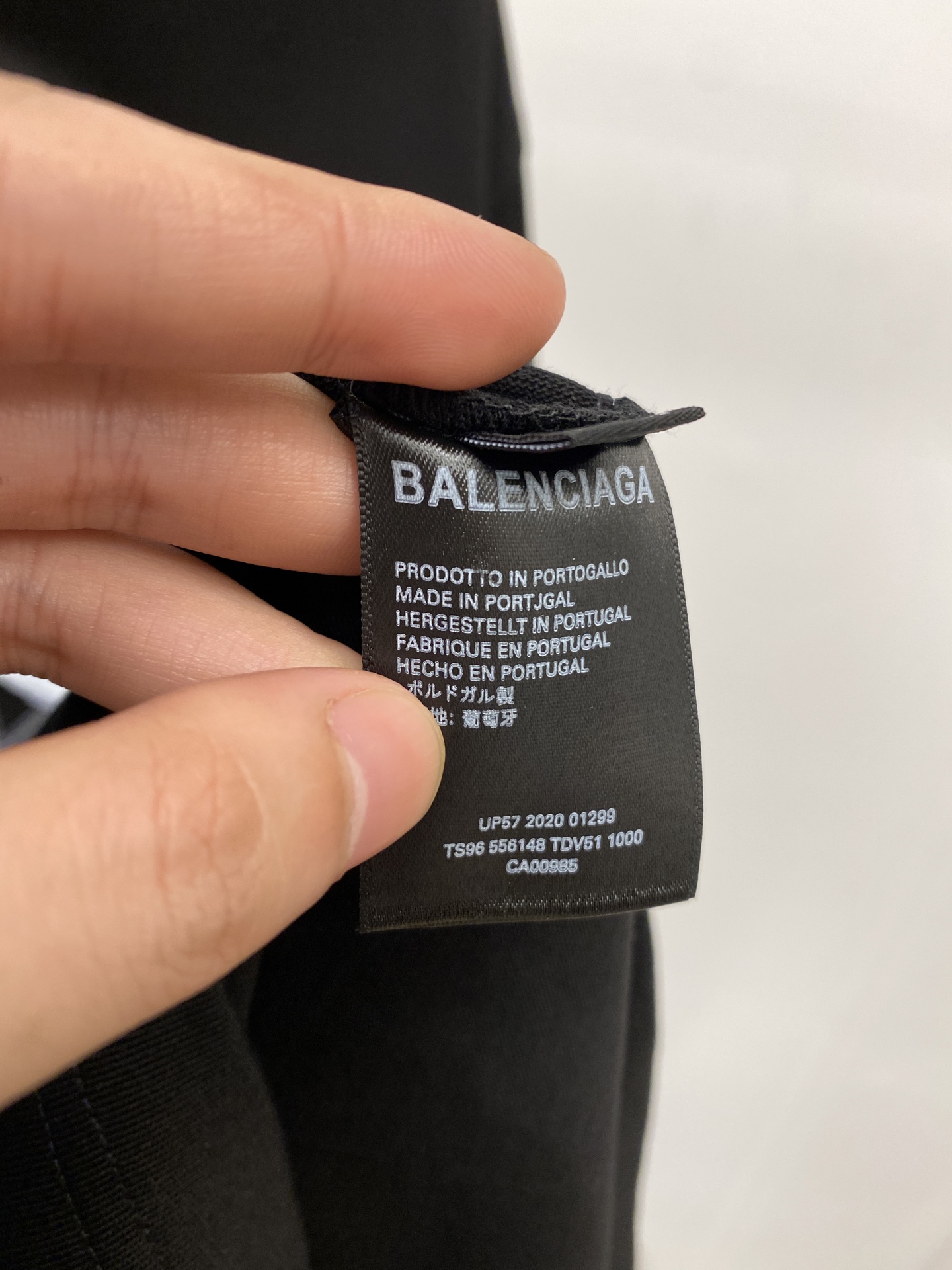 巴黎世家、2025新品短袖T恤，帅气时尚，胸前顶级印花字母图案logo，简约百搭款。面料棉 不仅挺括，保