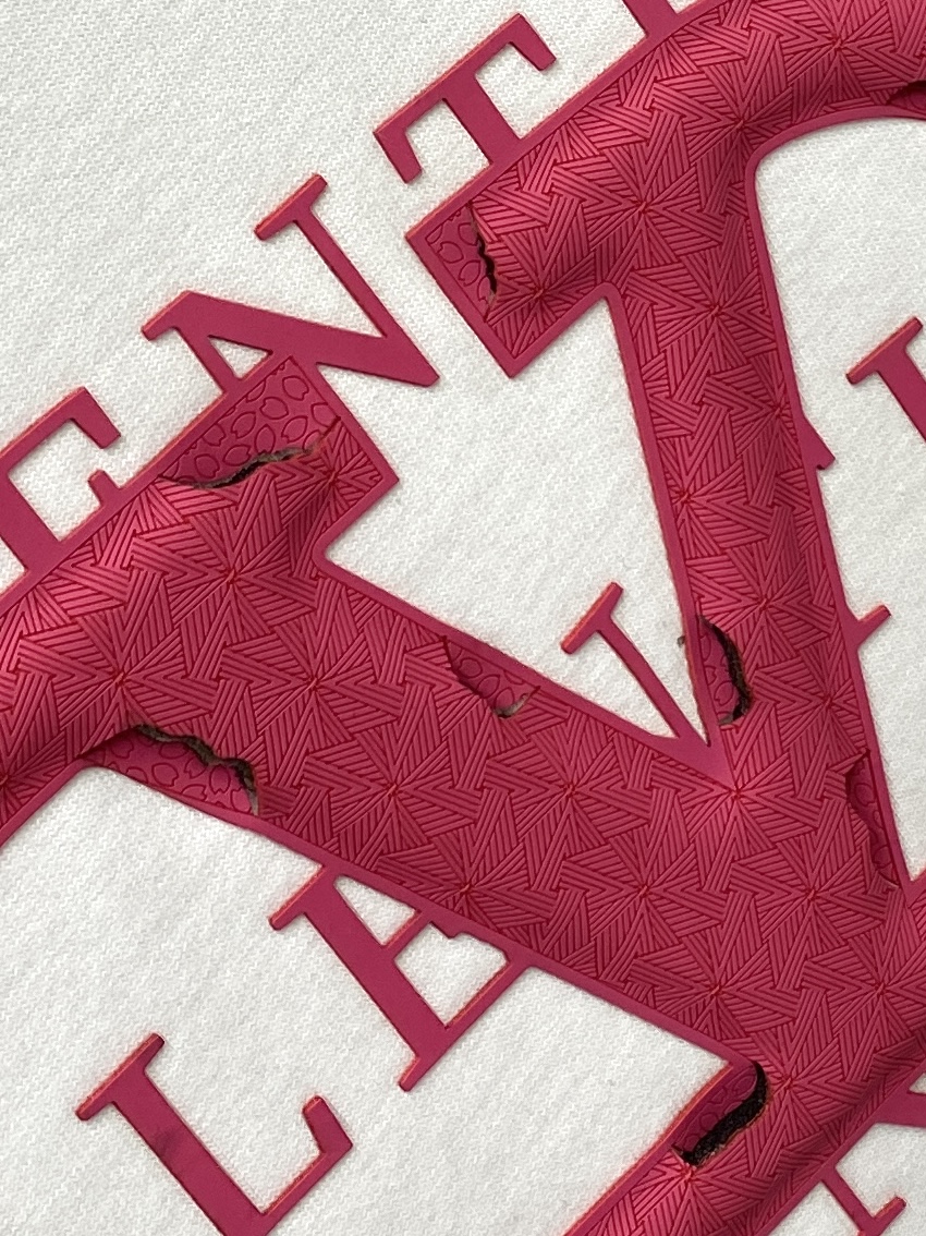 华伦天奴、2025新品短袖T恤，帅气时尚，胸前顶级印胶字母图案logo，简约百搭款。面料棉 不仅挺括，保