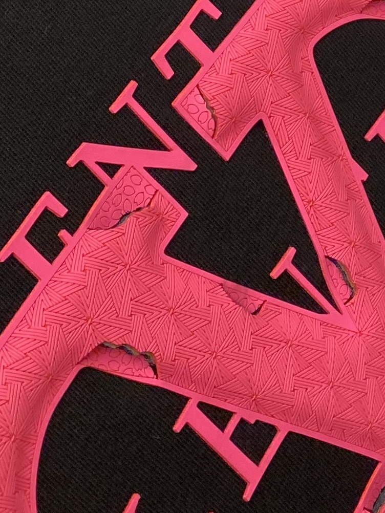 华伦天奴、2025新品短袖T恤，帅气时尚，胸前顶级印胶字母图案logo，简约百搭款。面料棉 不仅挺括，保