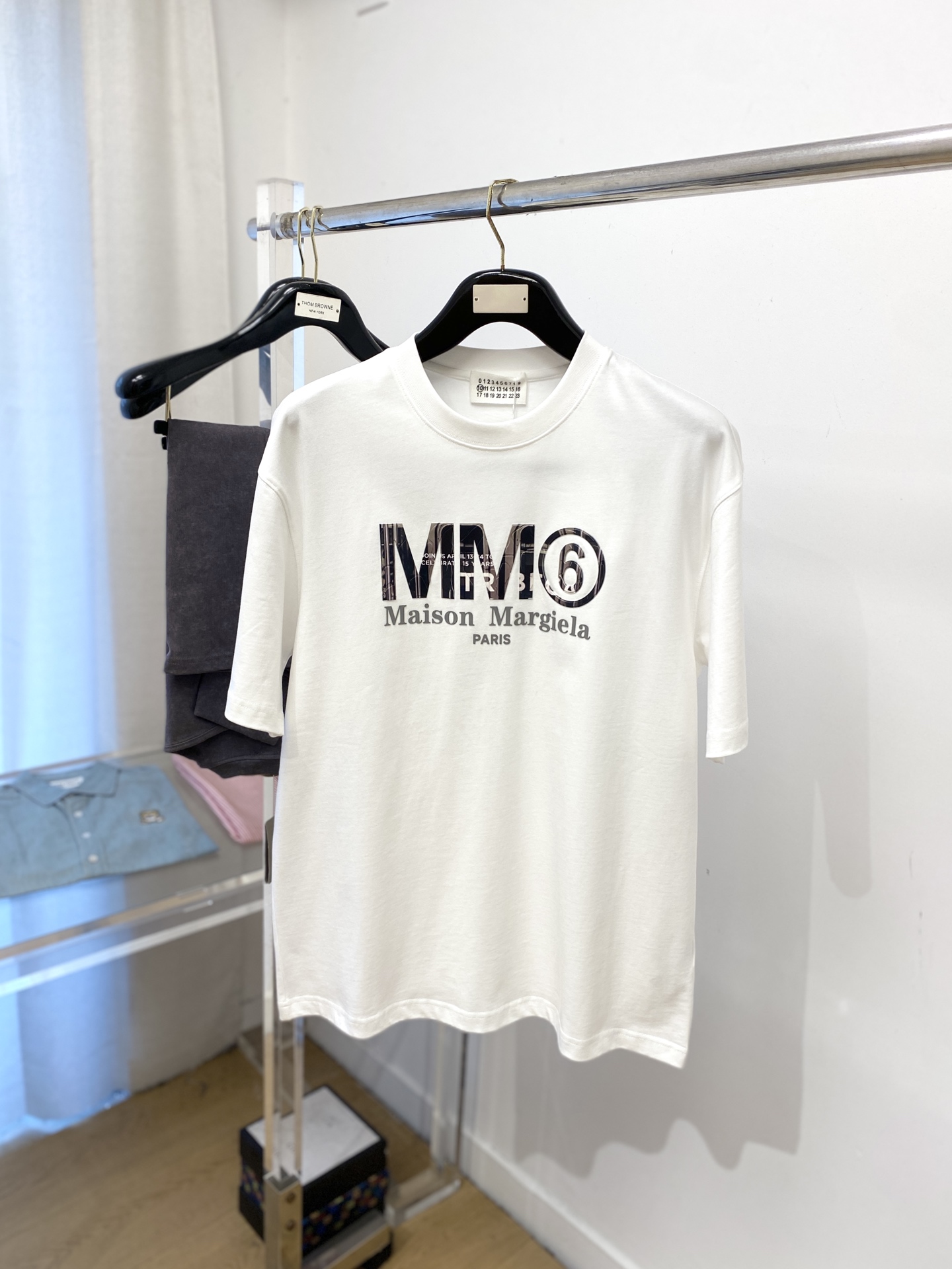 NO:524675,Magila, new short-sleeved T-shirt, handsome and fashionable, top-grade printed letter logo on the chest, simple and versatile style. Fabric cotton is not only crisp, maintains the trendy silhouette, and is also comfortable to wear, and the yarn is more delicate, S-3XL,,masion magiela,T-shirt,tees,t-shirt,alexander wang19860909马吉拉、新品短袖T恤,帅气时尚,胸前顶级印胶字母logo,简约百搭款.面料棉 不仅挺括,保持潮流的廓形,又穿着舒适,纱织更细腻,码数S-3XL,,masion margiela,T-shirt,tees，t-shirt,alexander wang,Men's clothing